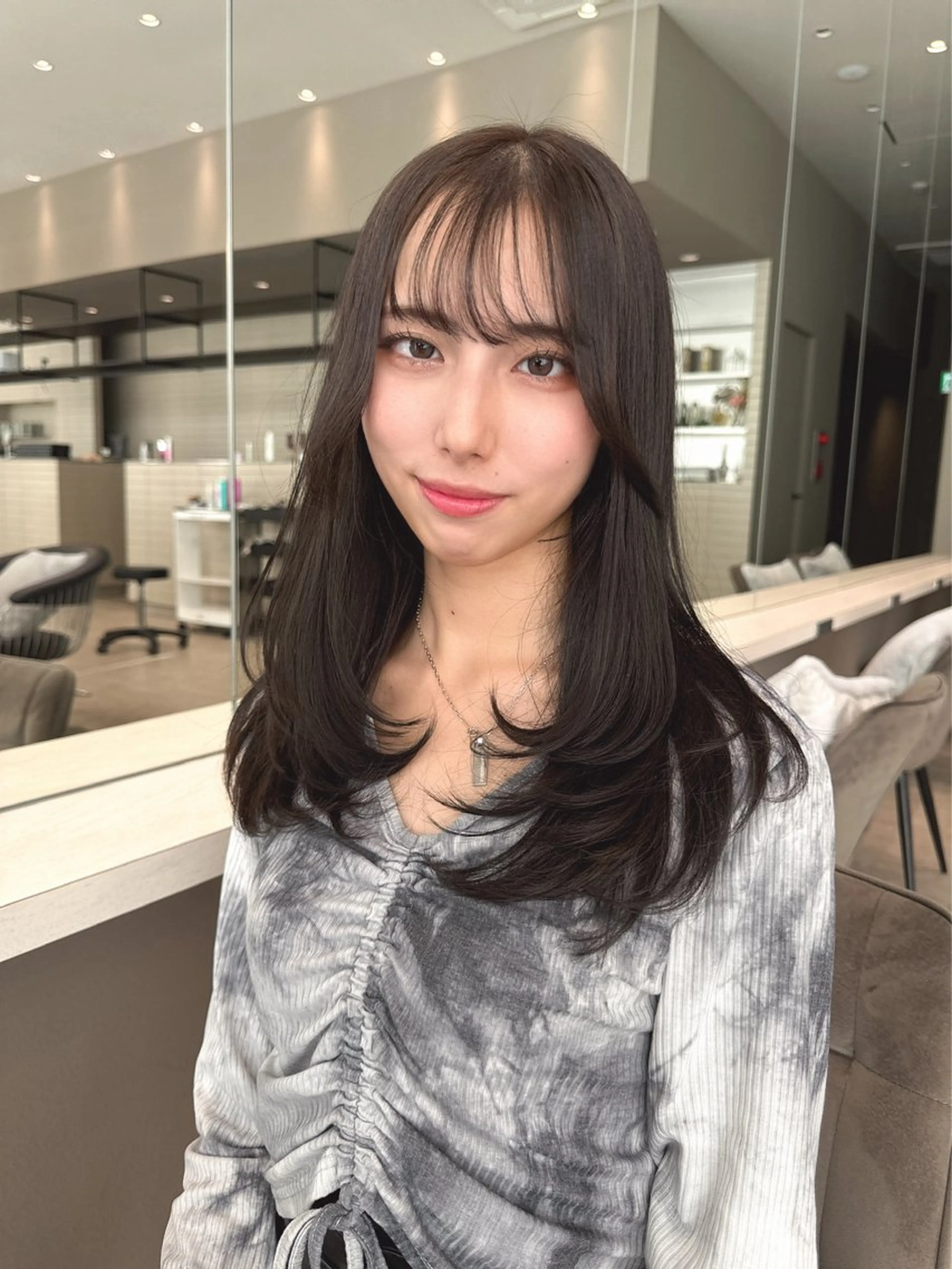 ミディアム カラー カット ヘアカラー トリートメント レイヤー/髪質改善 /透け感カラー/艶髪のヘアスタイル