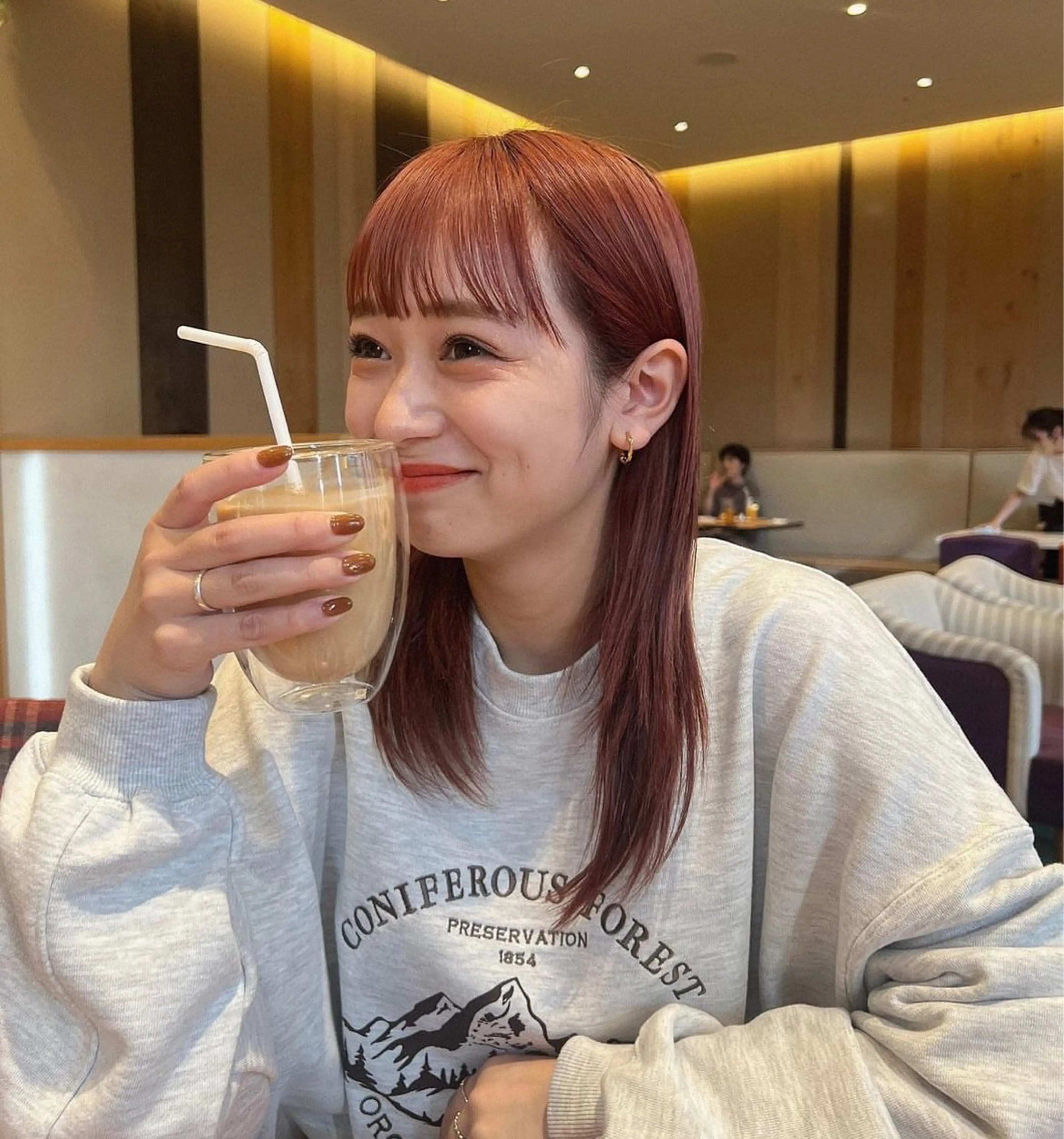 ミディアム カラー ミディアムレイヤー グレージュ くびれヘア 顔まわりレイヤー 顔周りカット 山崎/ボブ縮毛矯正 レイヤー髪質改善のヘアスタイル