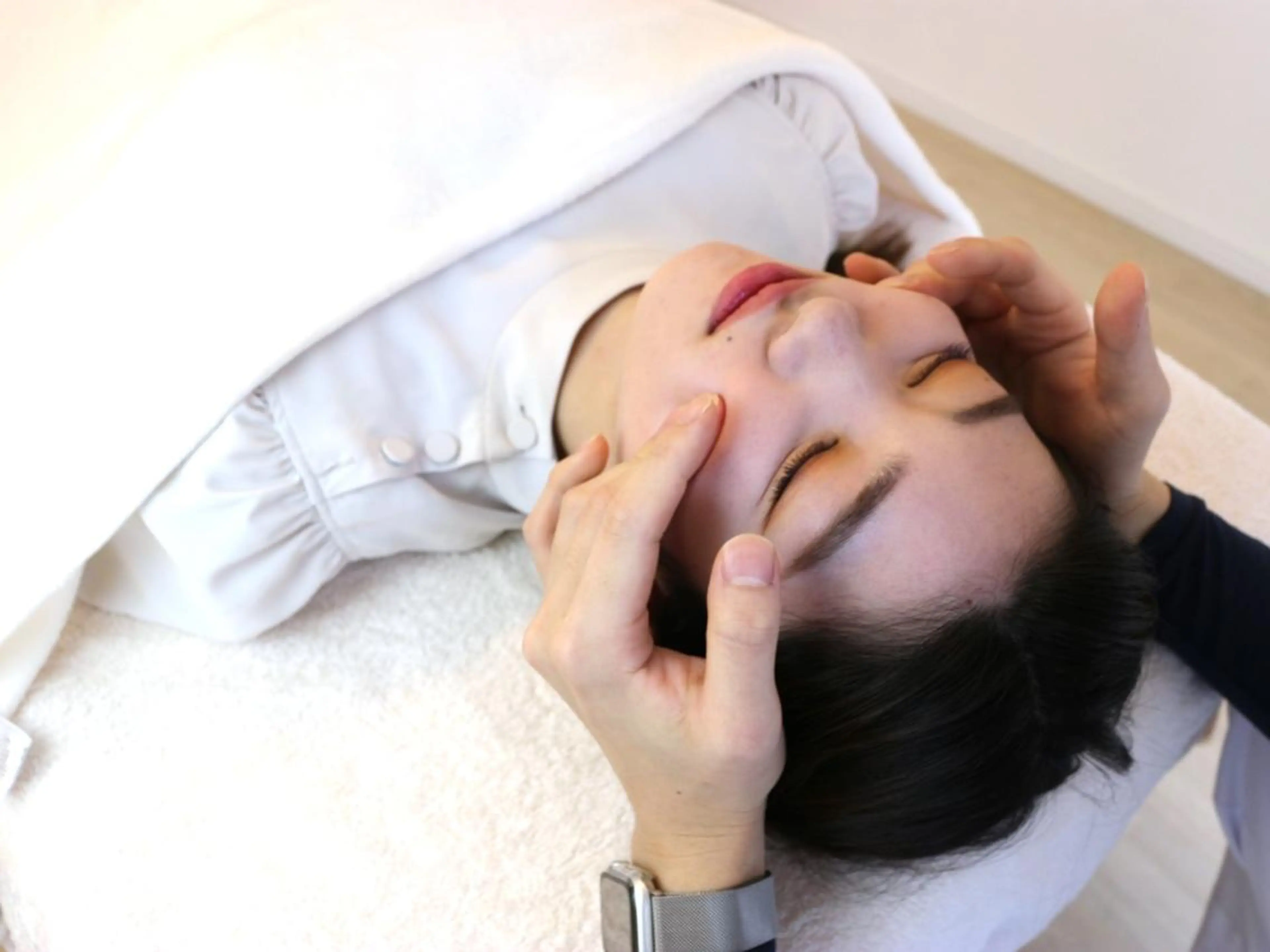 【新規限定】小顔整体+肩こり姿勢改善整体 カウンセリング付 70分 ¥3,400の写真