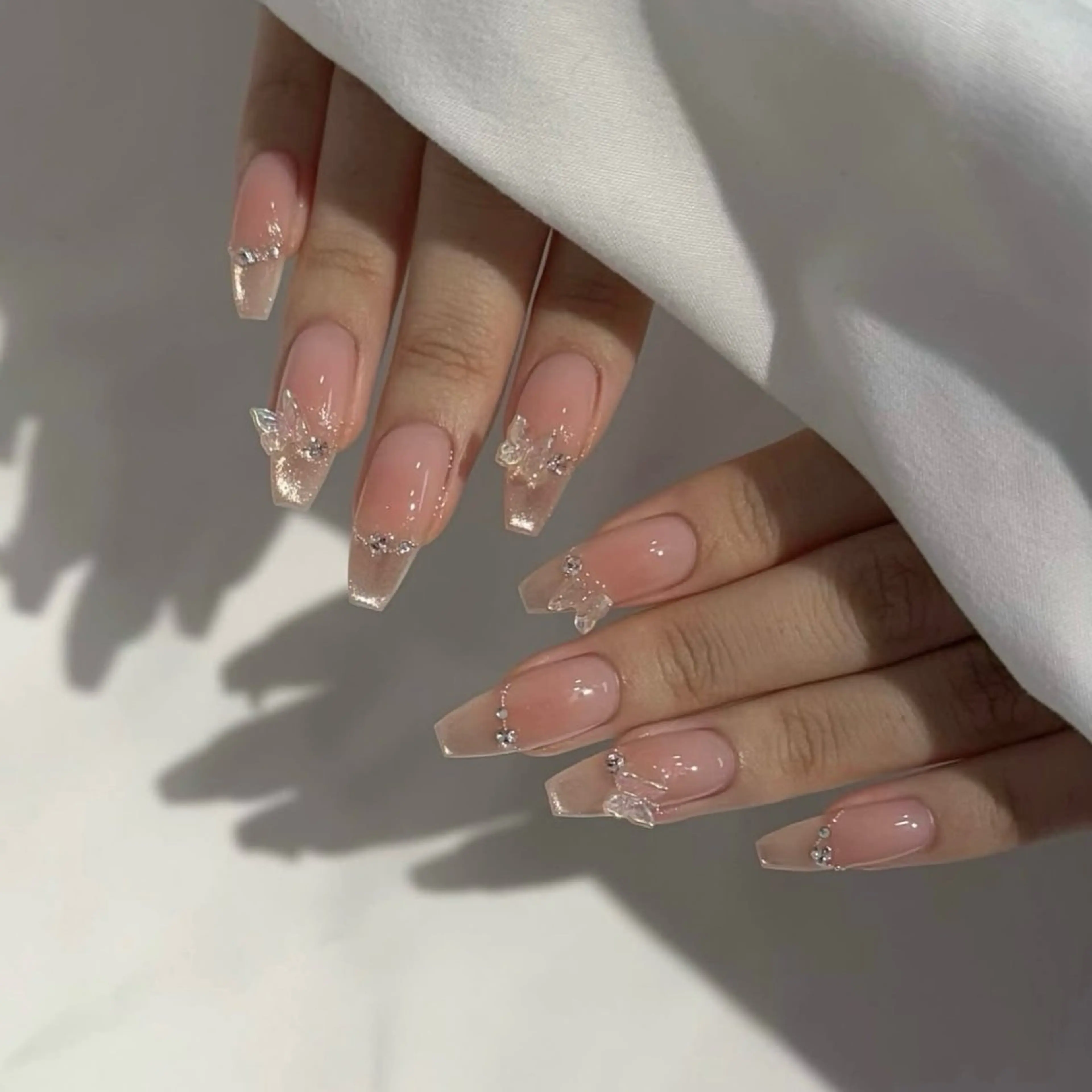 ネイル キラキラネイル 韓国ネイル 水色 マグネットネイル ミラーネイル ハンドネイル Akina Nailのネイルデザイン