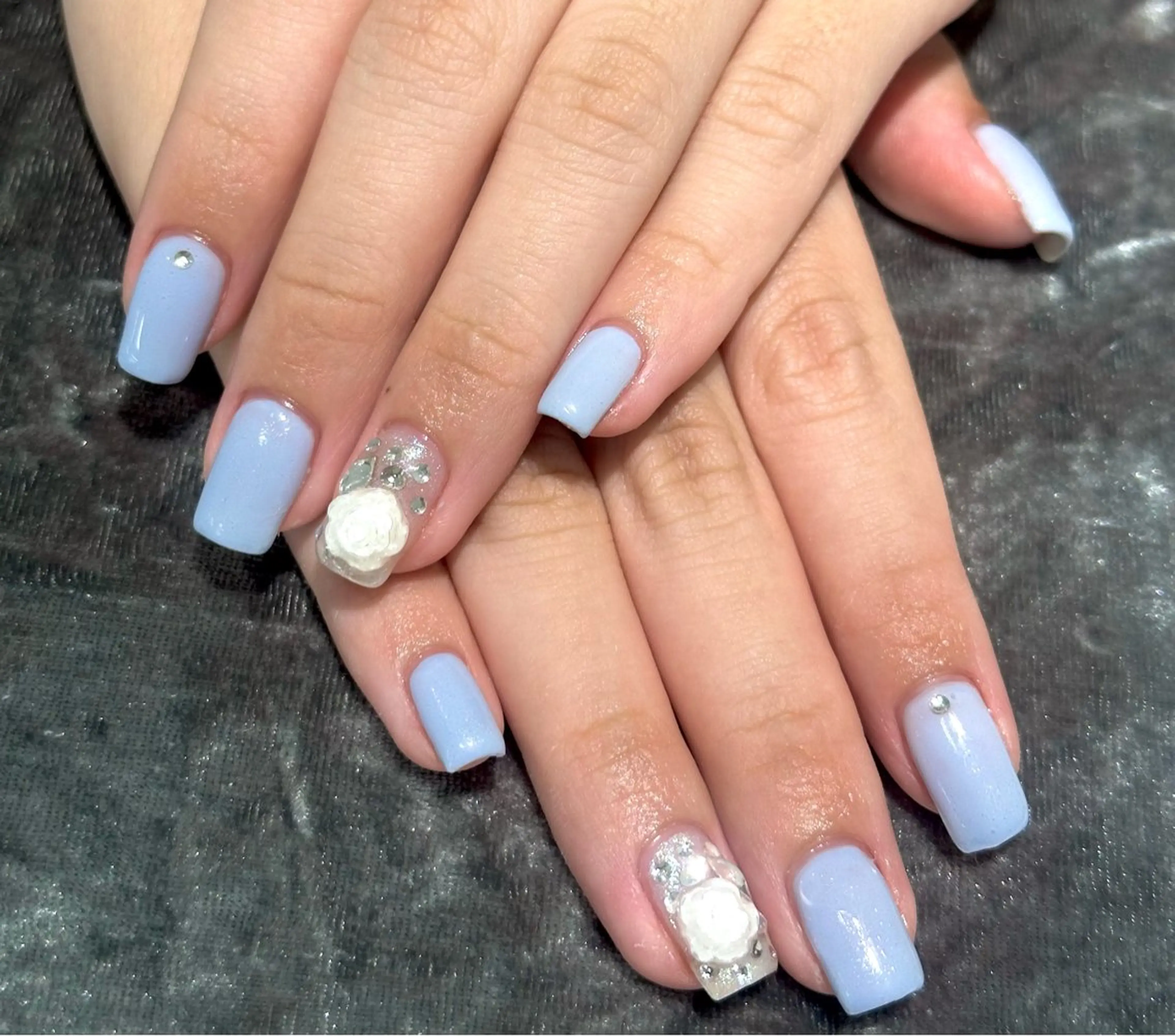 ネイル ブルー スクエアネイル もか🫧 博多tru nailのネイルデザイン