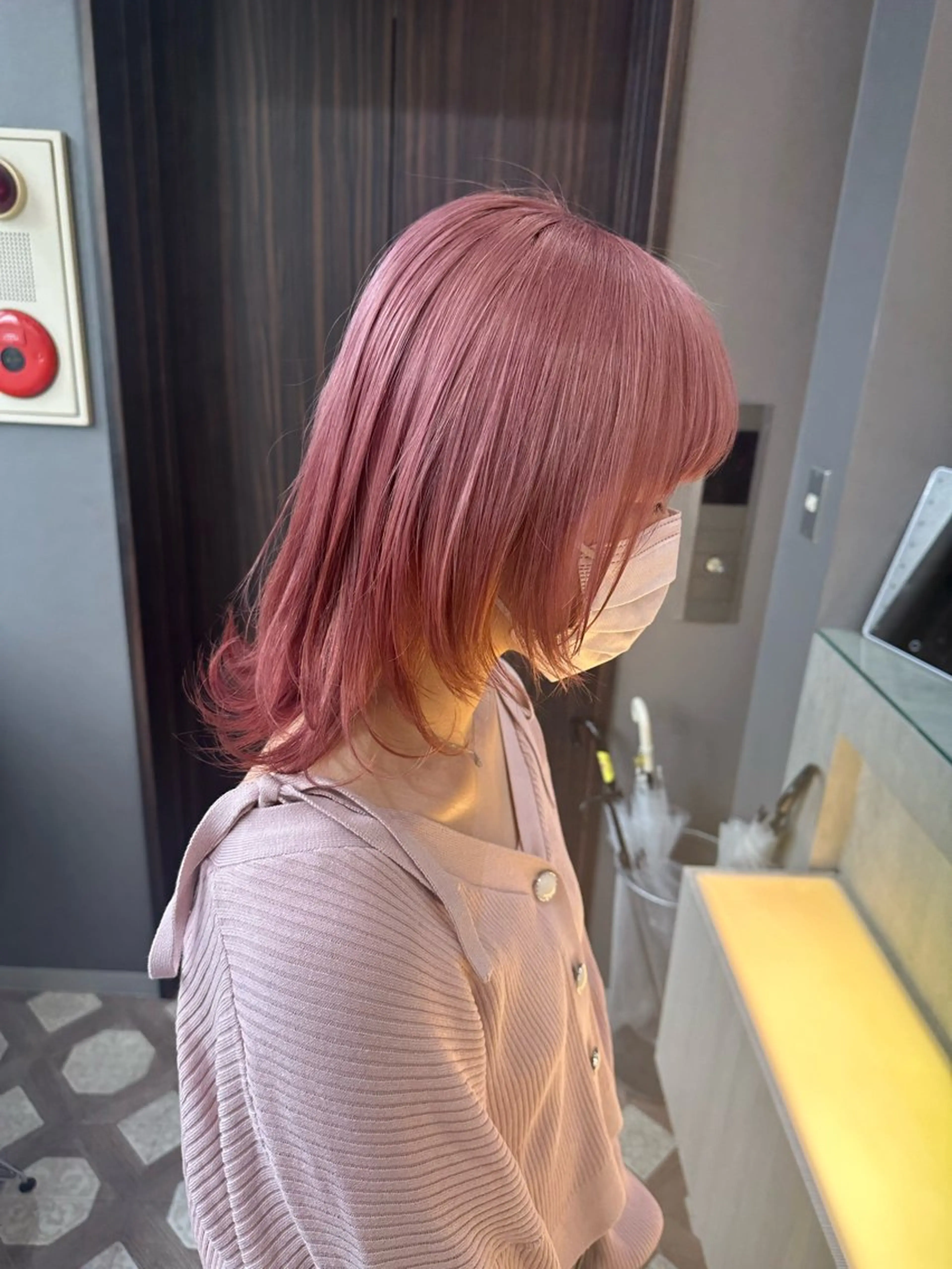 セミロング カラー noa 寒色系カラーブリーチのヘアスタイル