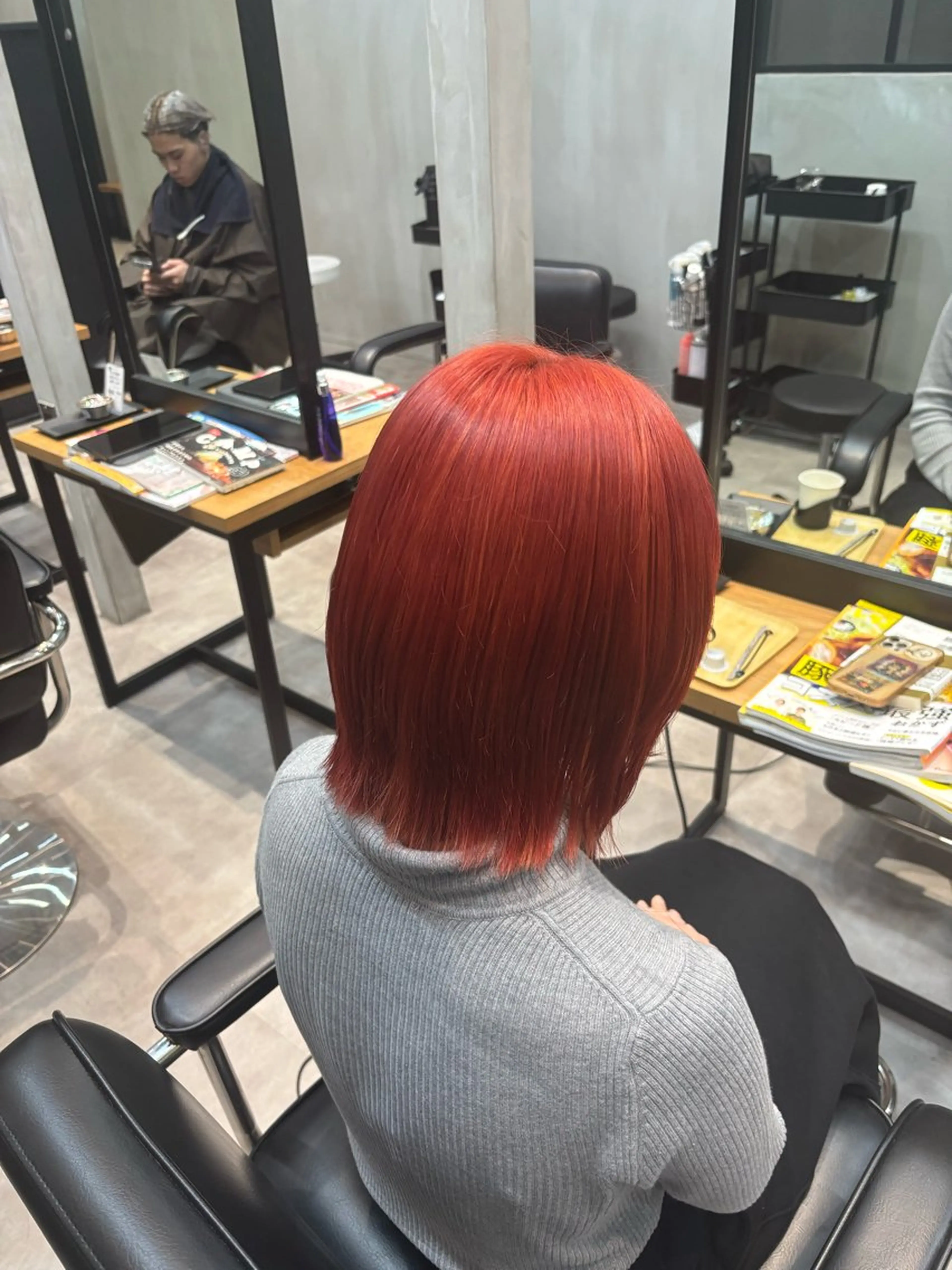 ミディアム カラー オレンジ オレンジレッド レッドカラー ヘアカラー 片平 帆香のヘアスタイル