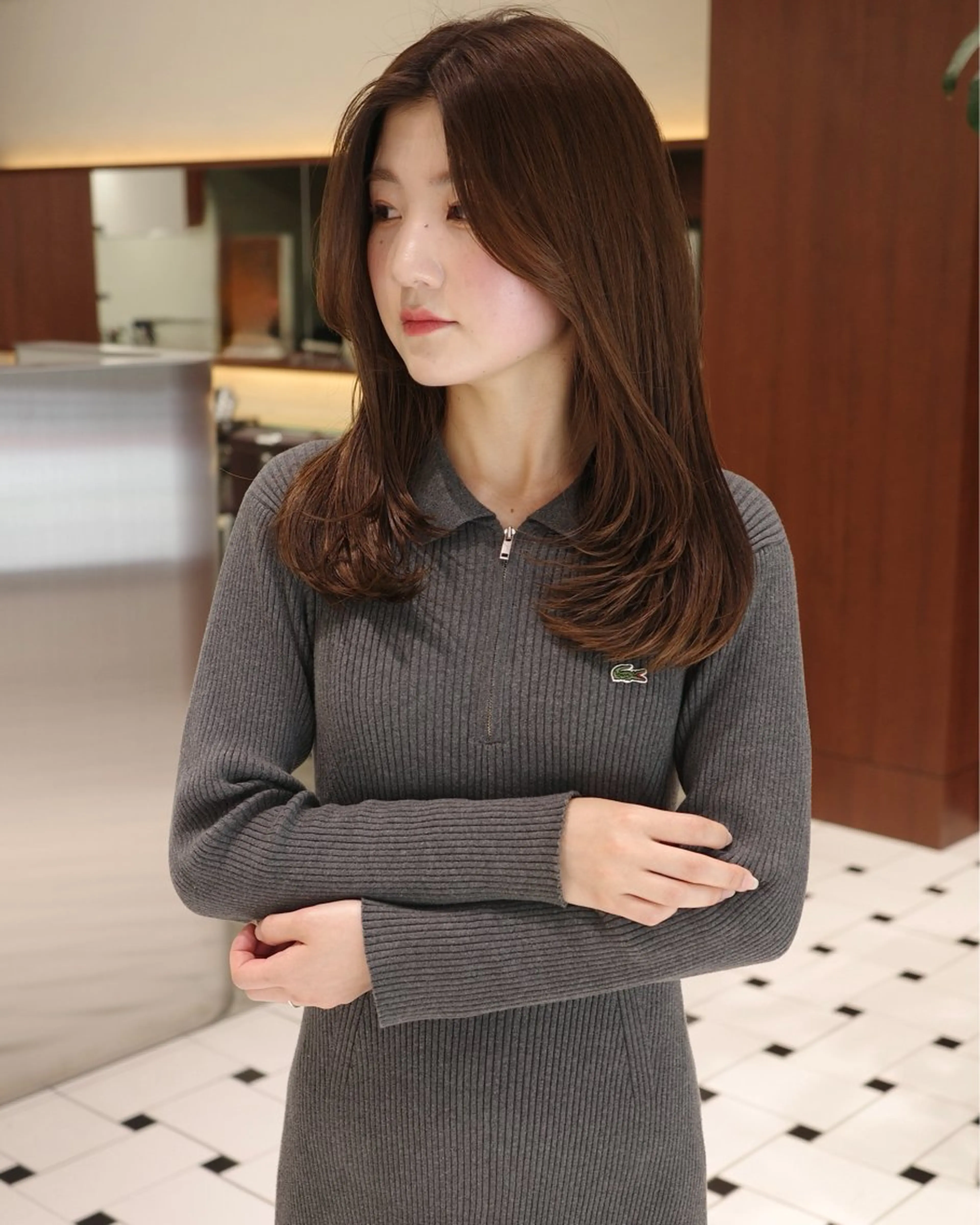 ミディアム カラー ミディアムレイヤー 顔まわりレイヤー 顔周りカット レイヤーカット カット ヘアカラー トリートメント (h)wim ウィムのヘアスタイル