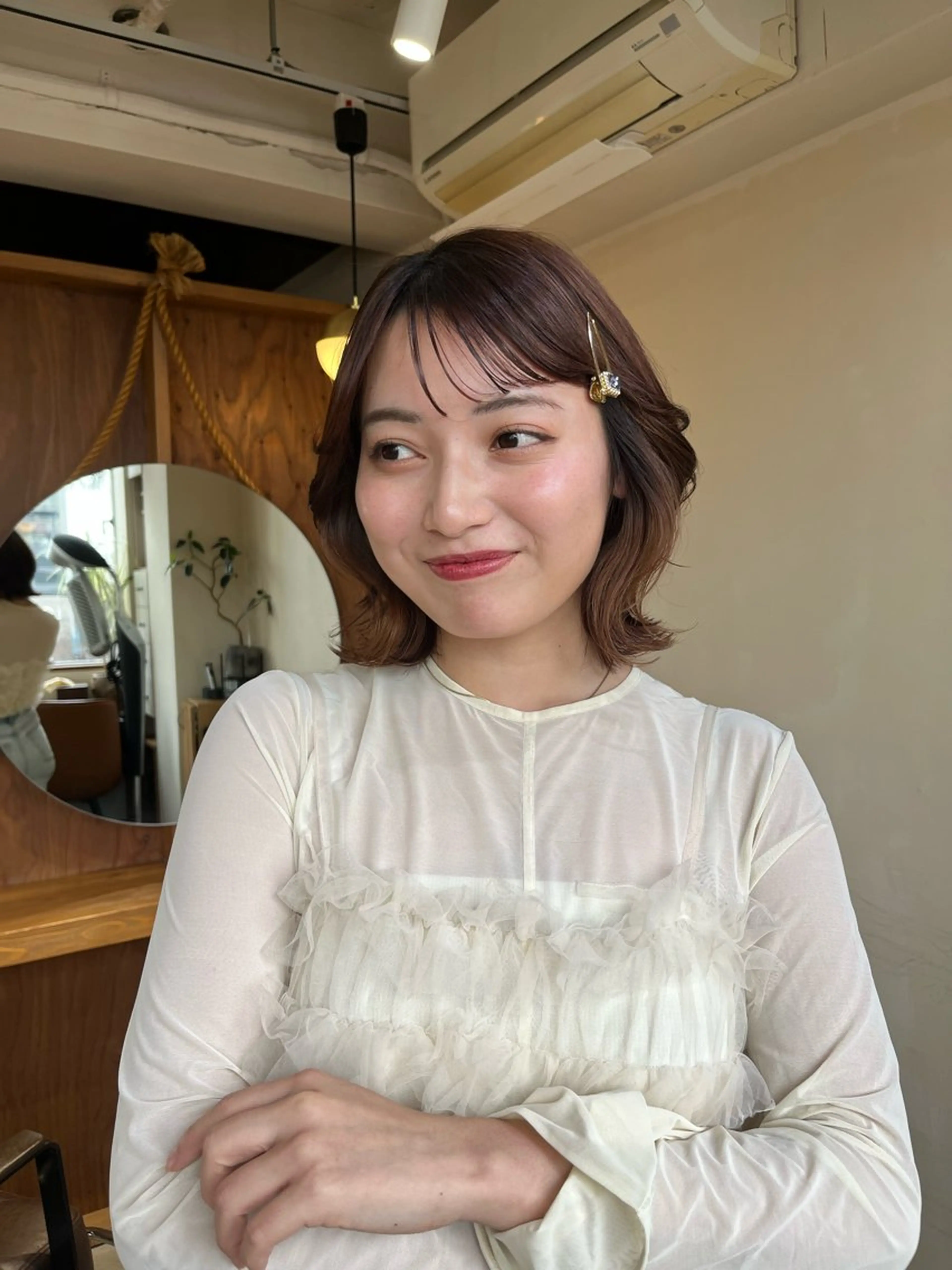 ミディアム 塩川ももこ/ 自然な縮毛矯正のヘアスタイル