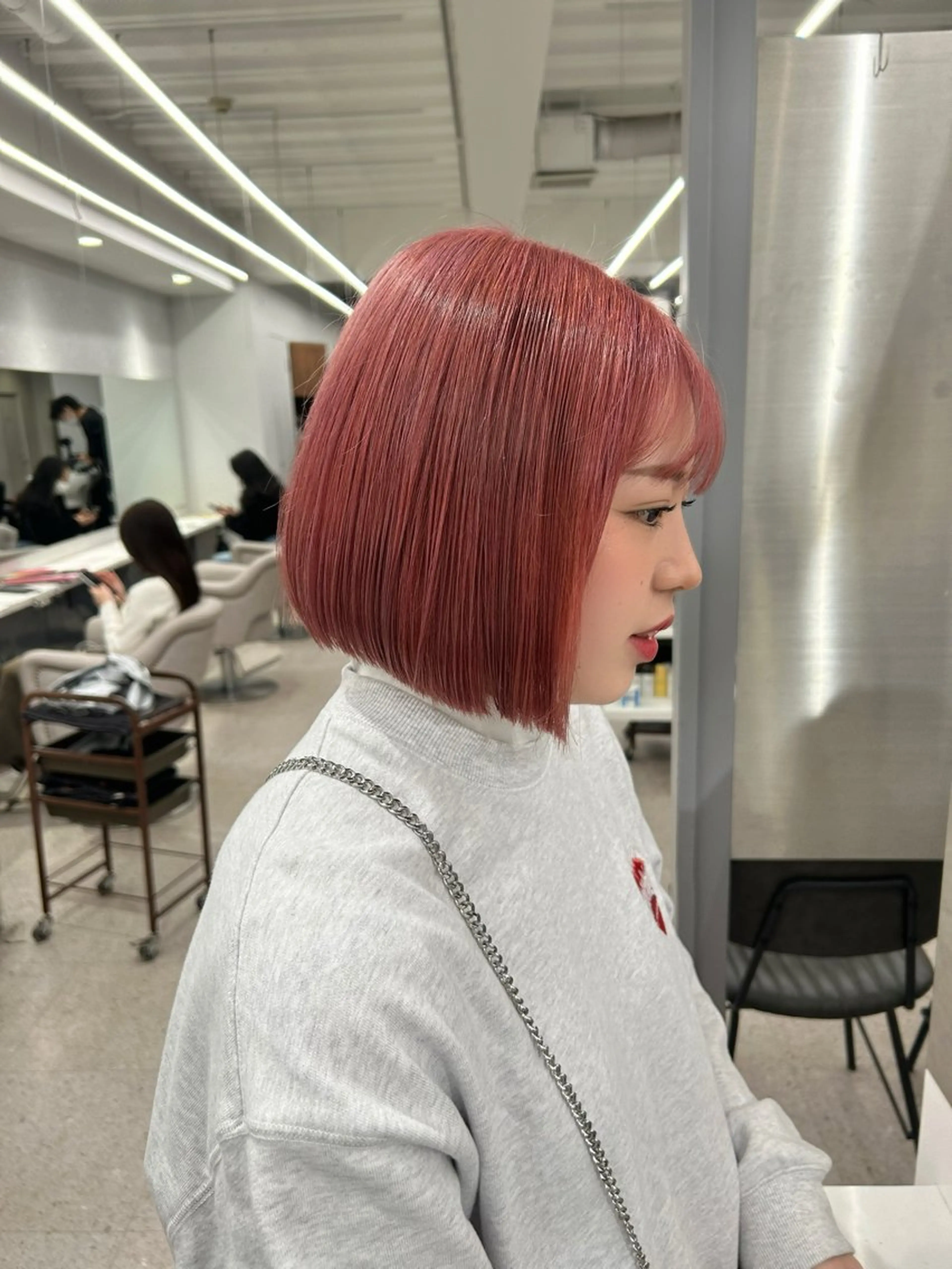 ショート カット ヘアカラー ヘアセット 韓国ネイル🤍 イワサキ　リコ🍒のヘアスタイル