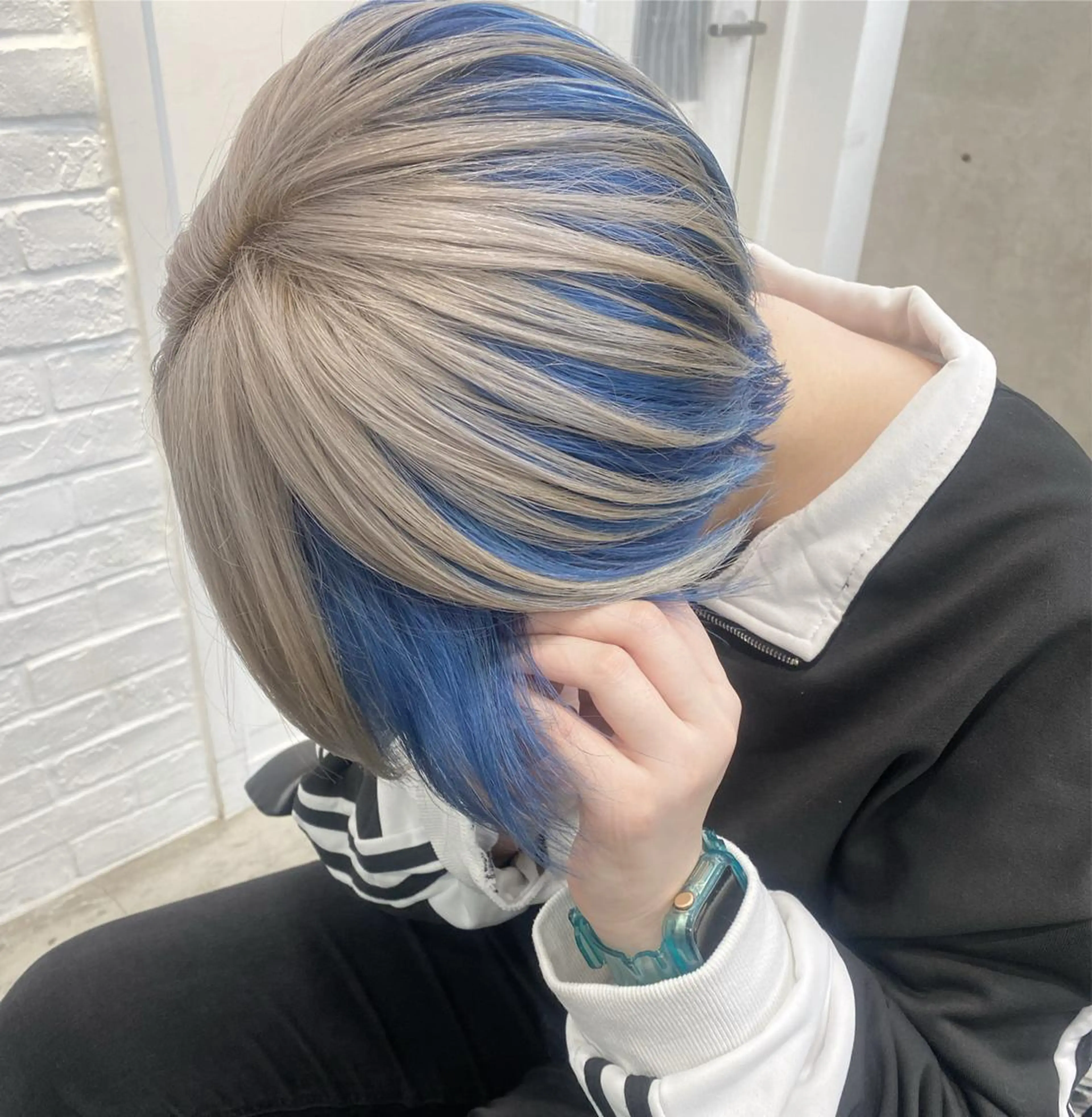 セミロング カラー メンズ ブルーカラー カット ヘアカラー トリートメント 🎨ハイトーン/ 切りっぱなし みつきのヘアスタイル