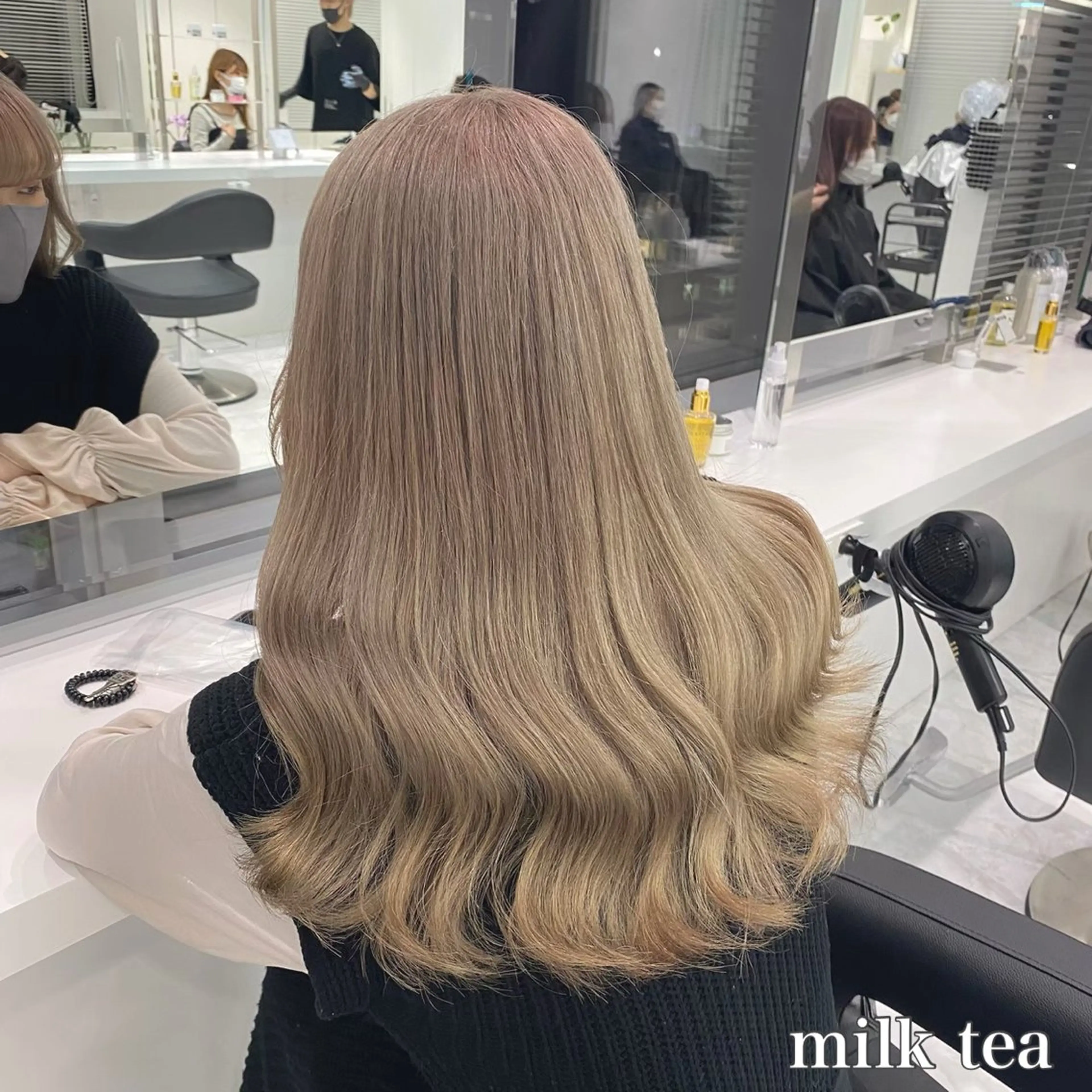 セミロング カラー ヘアアレンジ 🫧モテる💗ダメー ジレスハイトーン🫧のヘアスタイル