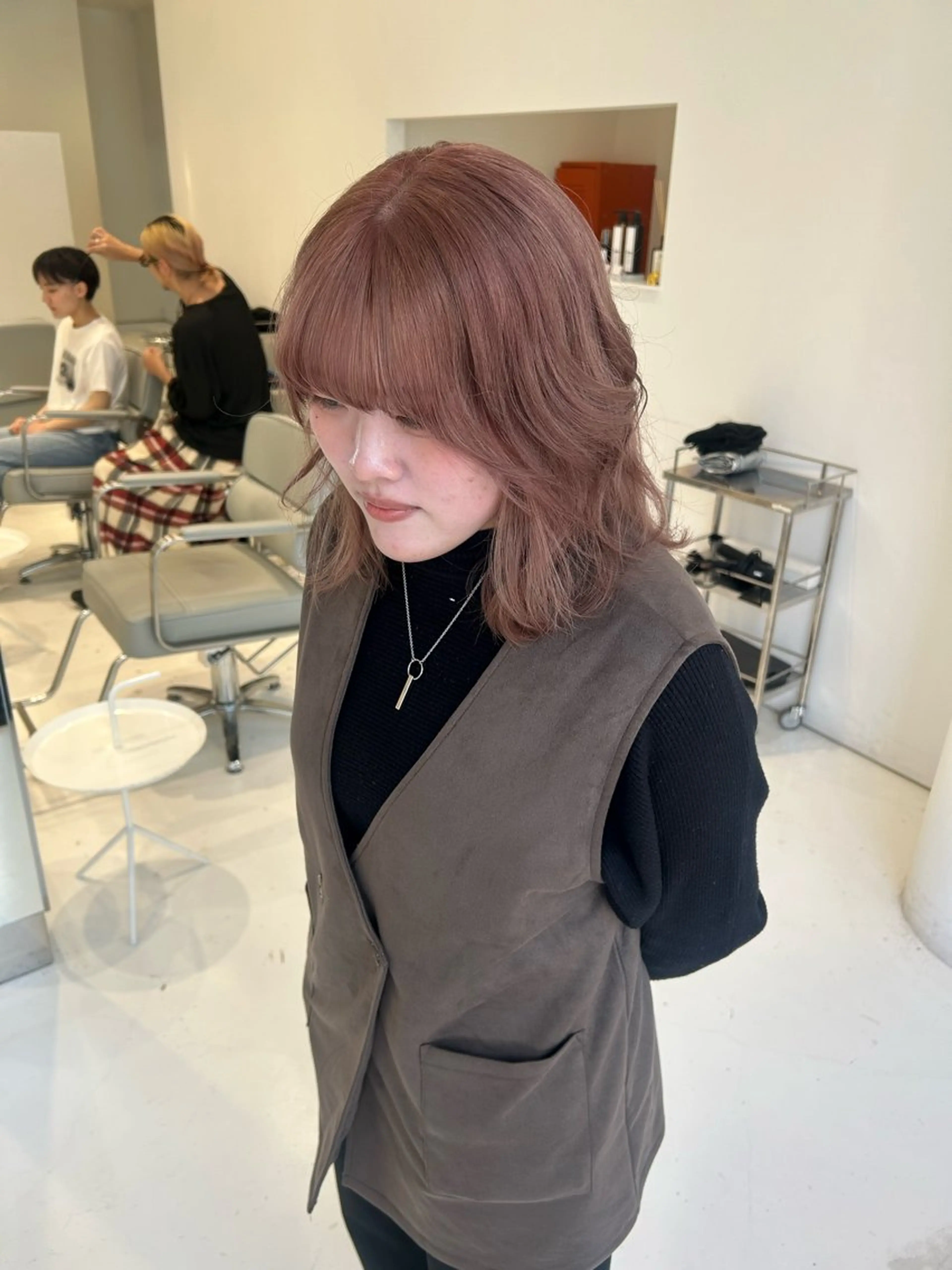 ミディアム カラー ベージュカラー 透明感カラー ピンクカラー ピンクベージュ ヘアカラー 大長 広菜のヘアスタイル