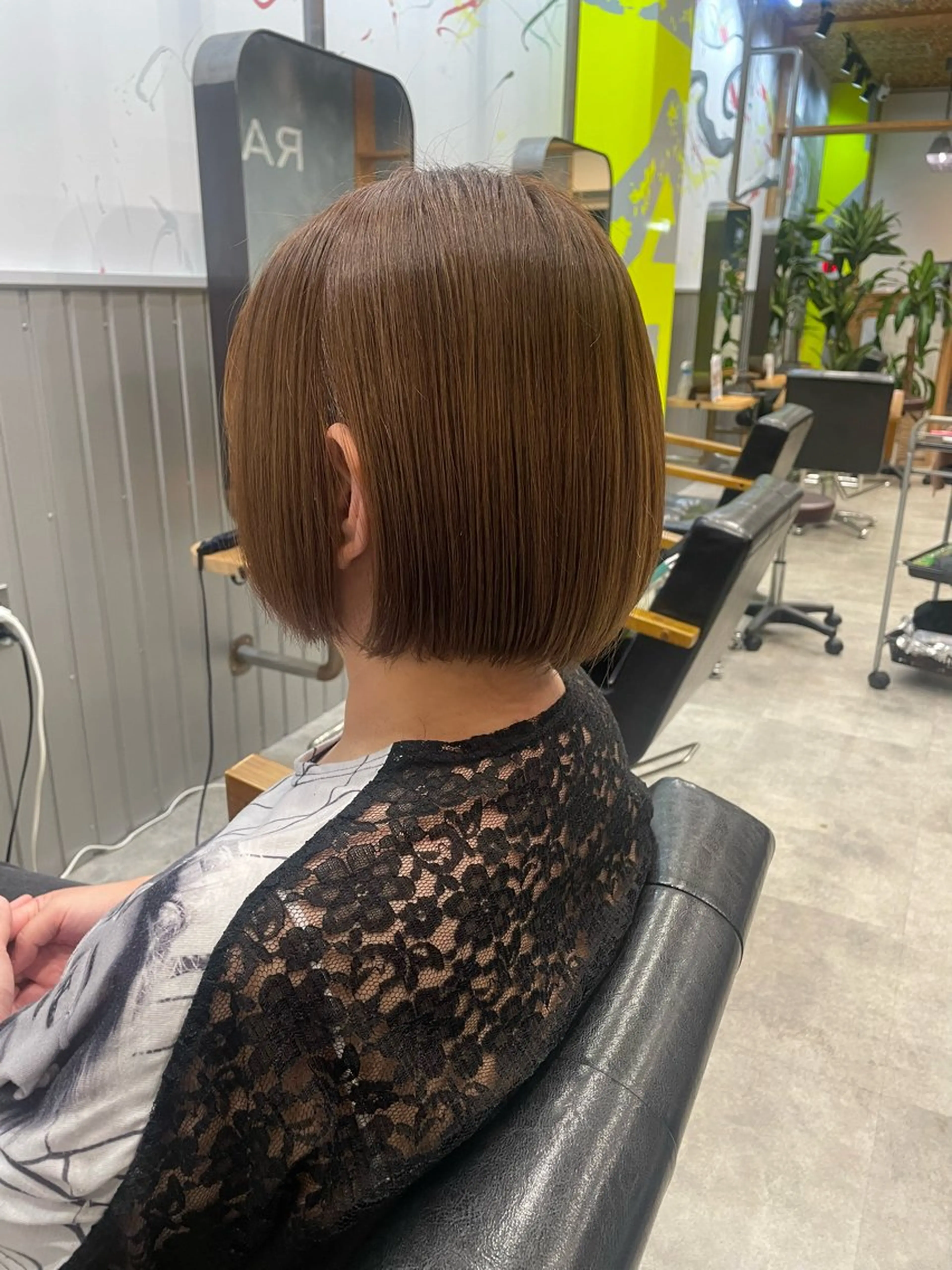 ショート カラー ベージュカラー ブリーチ グラデーションカラー ミルクティーベージュ 飛澤 太陽のヘアスタイル