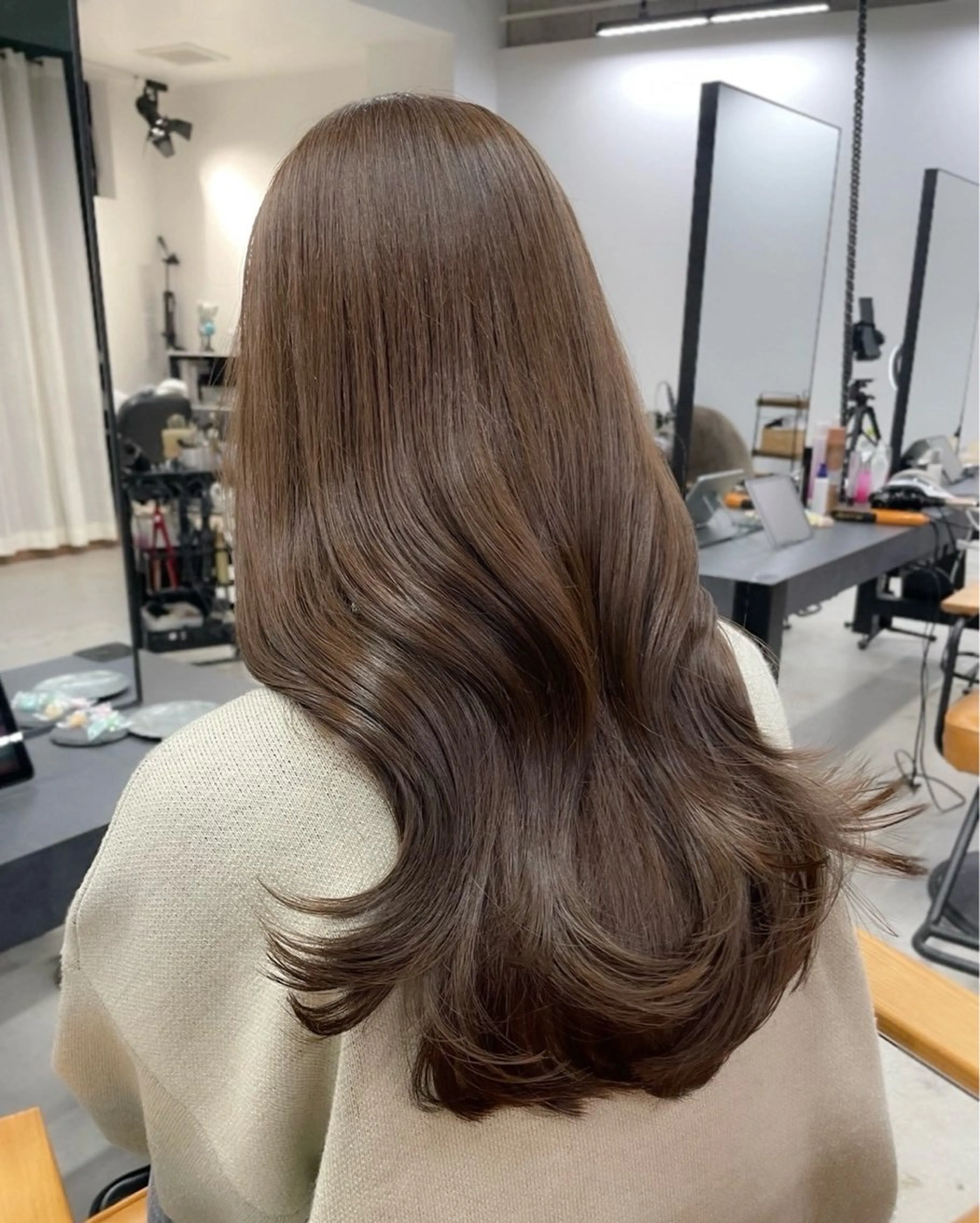 ロング カラー ✨️赤み消しカラー/ ミルクティーベージュのヘアスタイル