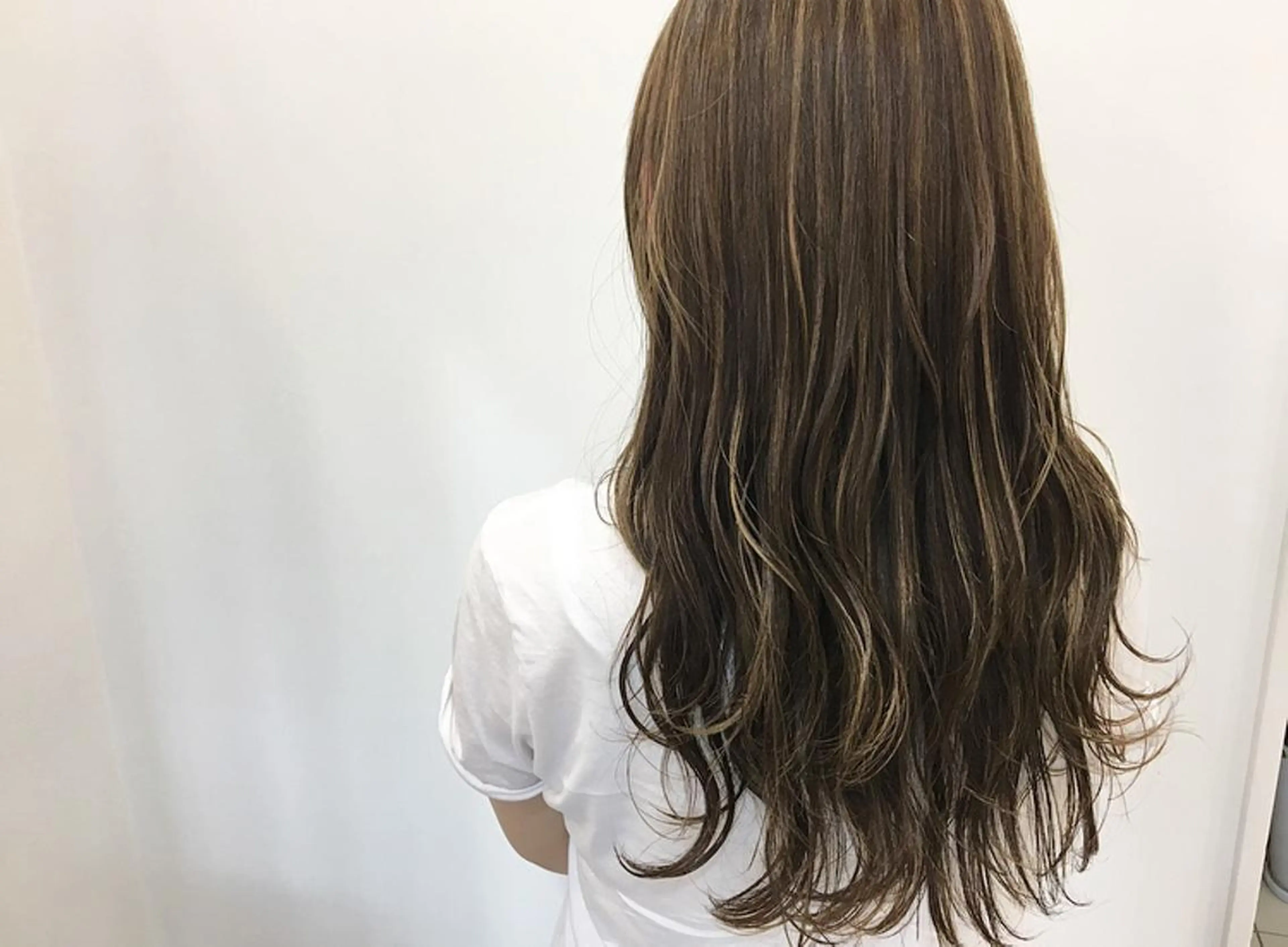 ロング カラー アッシュ ハイライトカラー ハイライト カット ヘアカラー トリートメント 鈴木 翔梧のヘアスタイル
