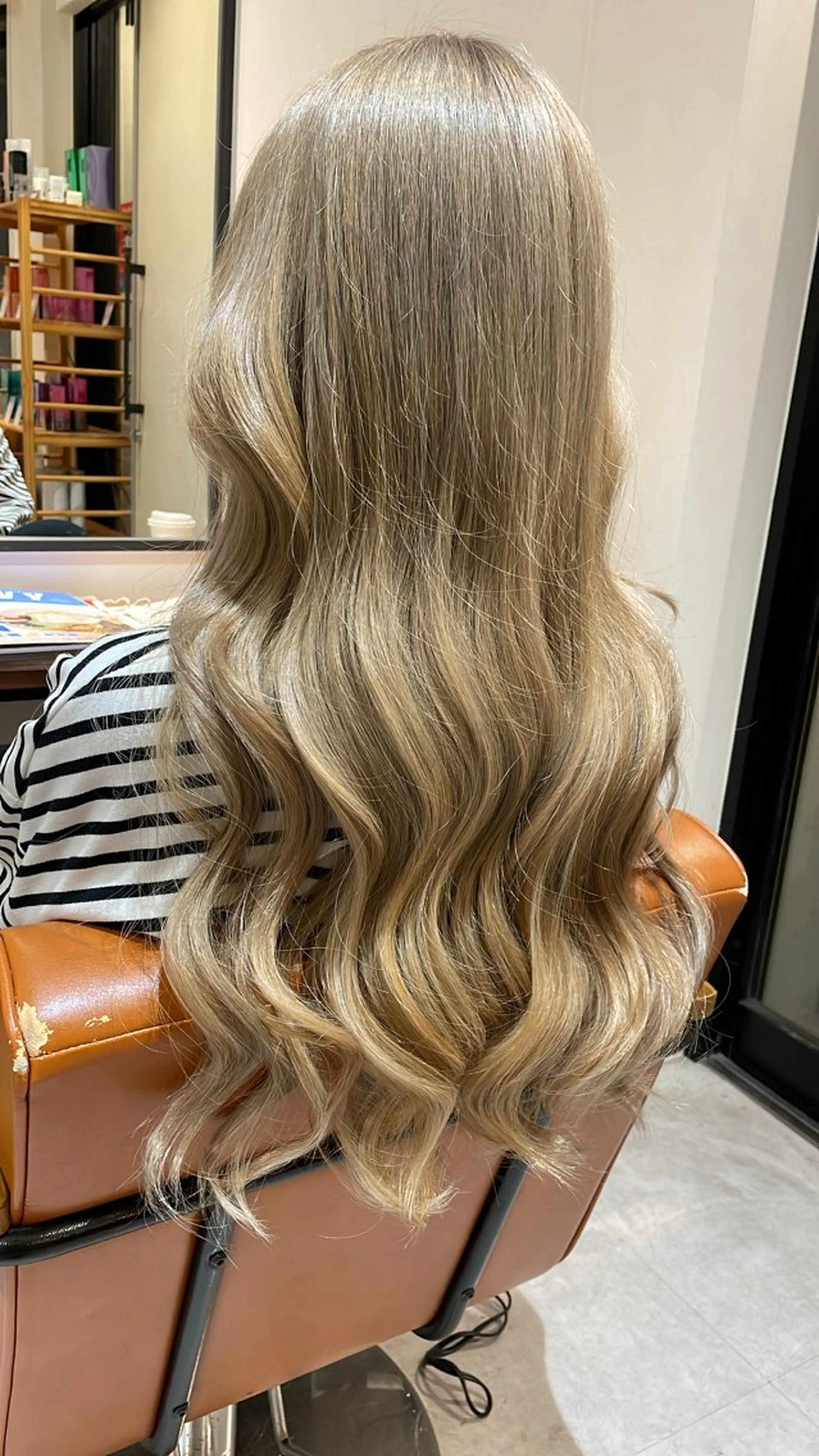 ロング ヘアカラー 中田 サヤカのヘアスタイル