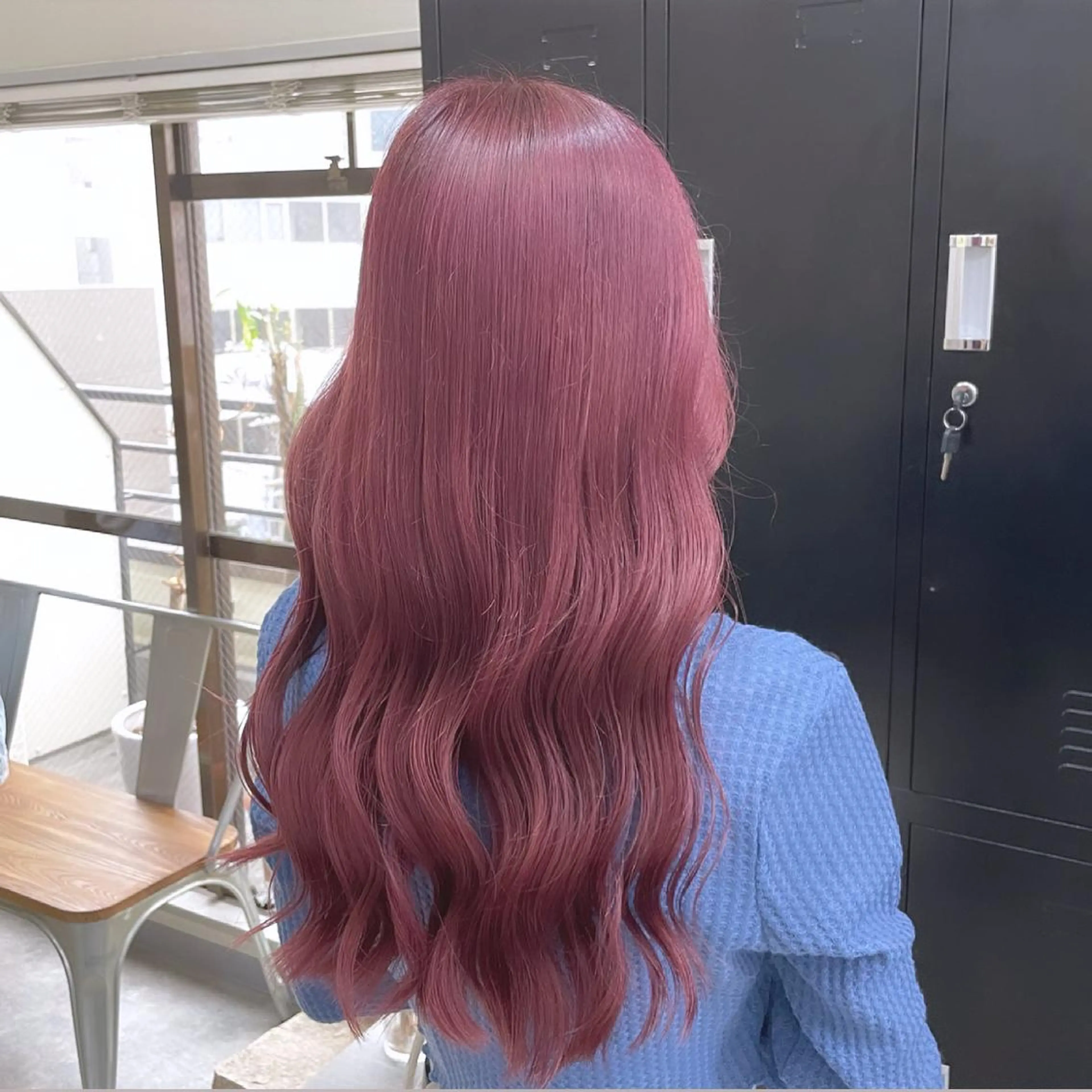 ミディアム カラー パーマ ヘアアレンジ メンズ キッズ ネイル マツエク・マツパ メンズブリーチ メンズハイライト メンズインナーカラー メンズ韓国風 ブリーチ ヘアカラー トリートメント 切りっぱなしヘアボブ ミディアムヘアRYOのヘアスタイル