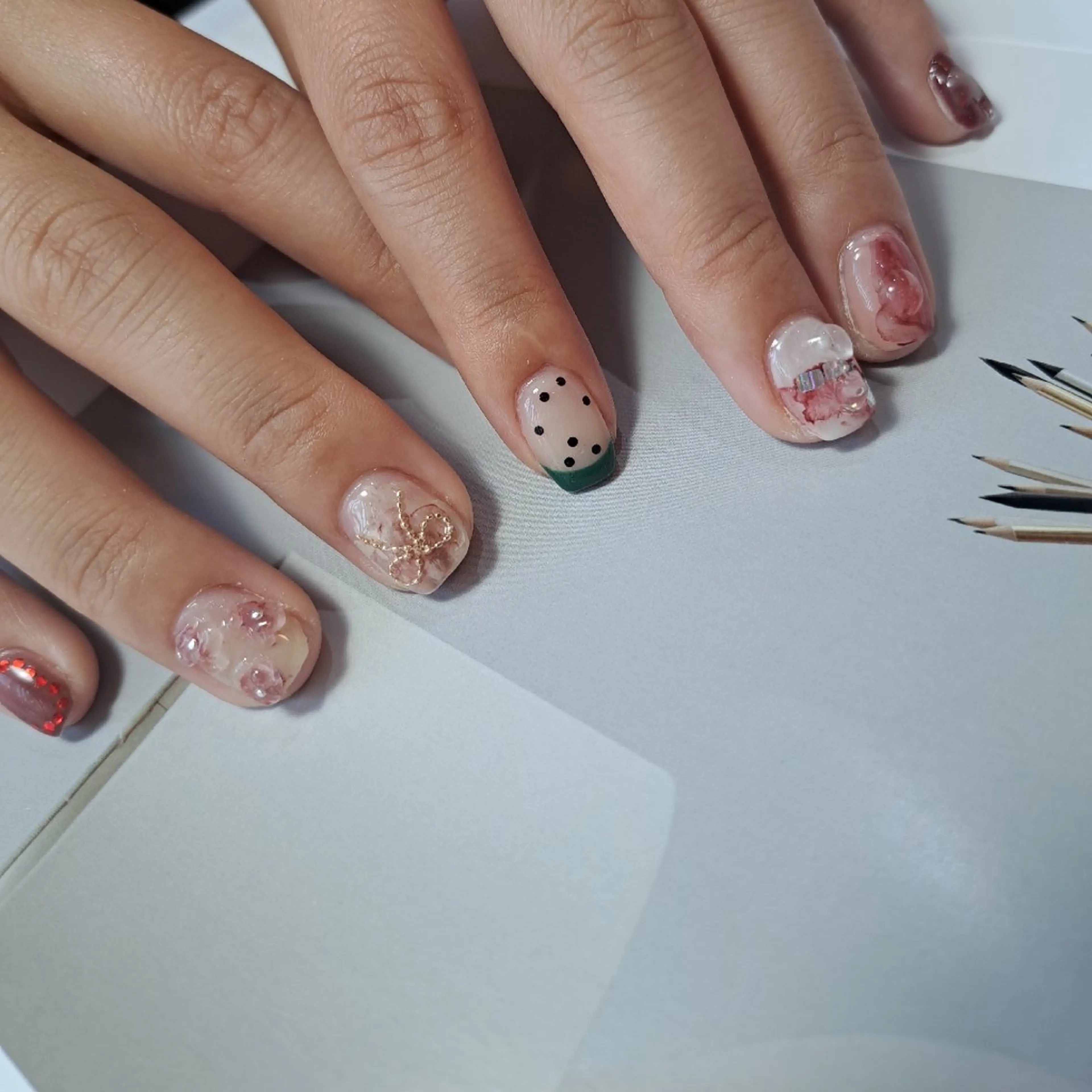 ネイル アートネイル ドット ジェルネイル 持ち込み ニュアンスネイル ハンドネイル Nail mood デザイン持ち込みokのネイルデザイン