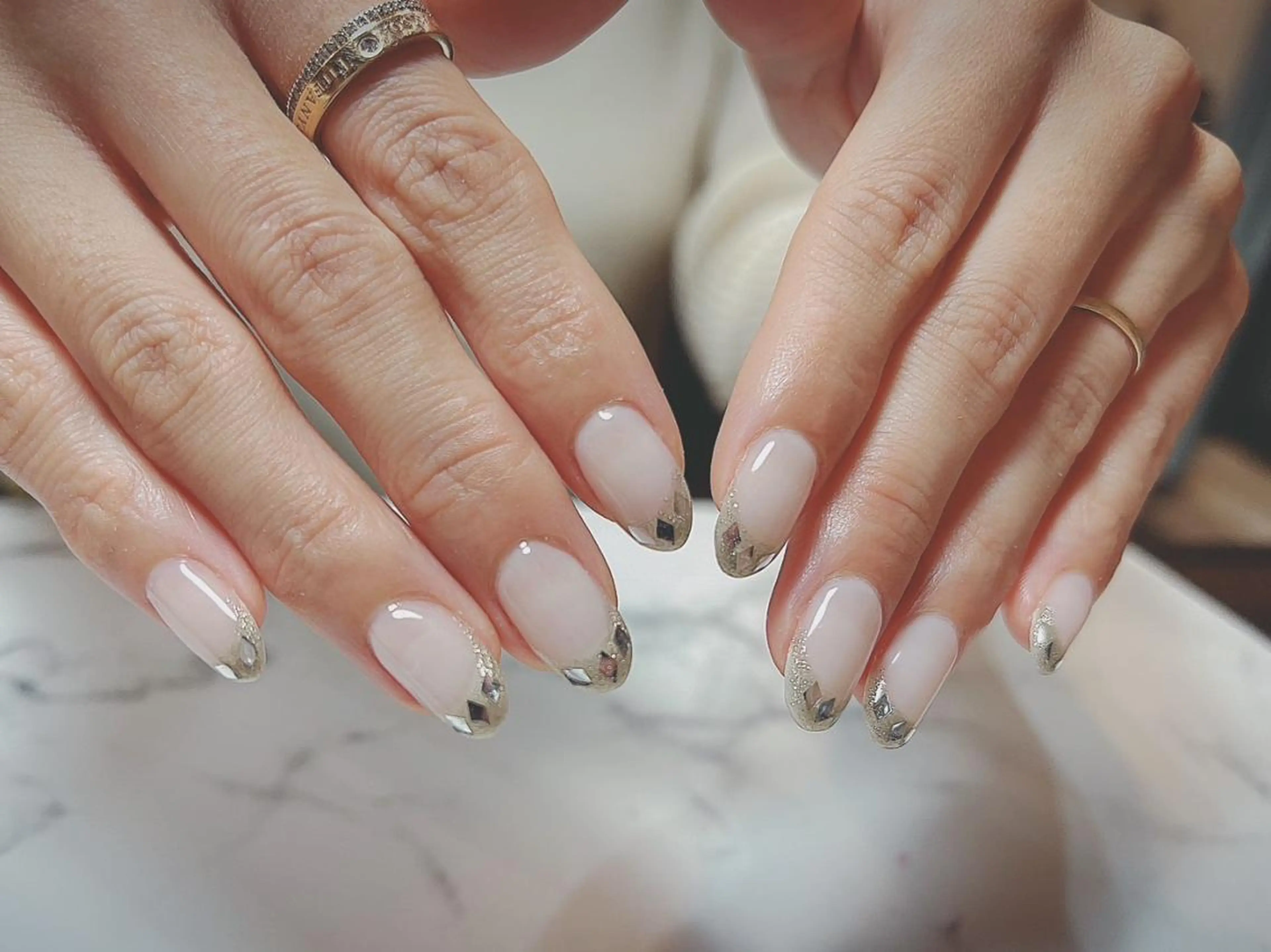 ネイル アートネイル フレンチネイル ガラスフレンチ ホログラムネイル キラキラネイル Nailist Honamiのネイルデザイン