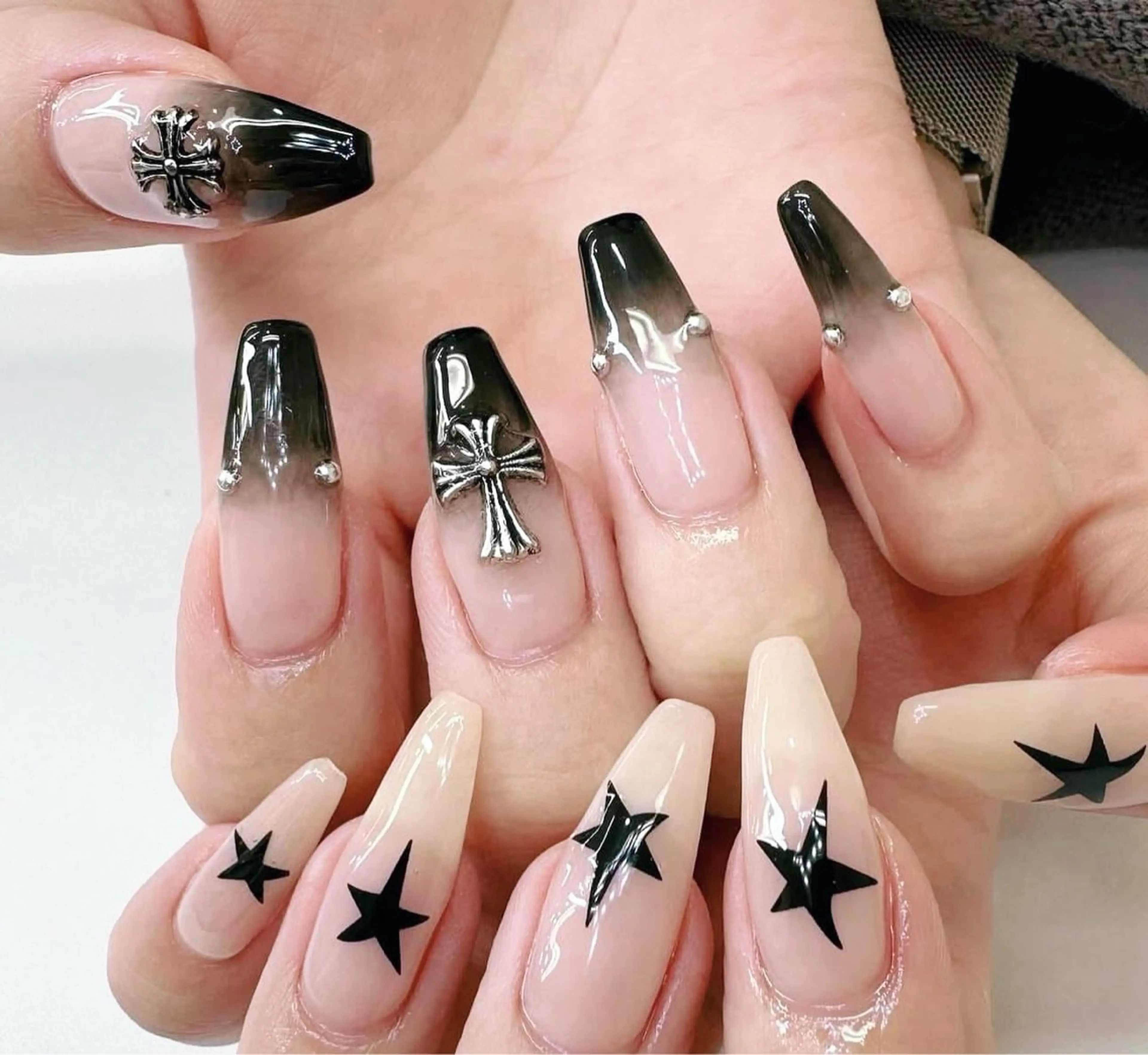 ネイル フットネイル ジェルネイル 韓国ネイル マグネットネイル 持ち込み ハンドネイル Akiko ネイルサロン所属・AKIKO ネイルサロンのネイルデザイン