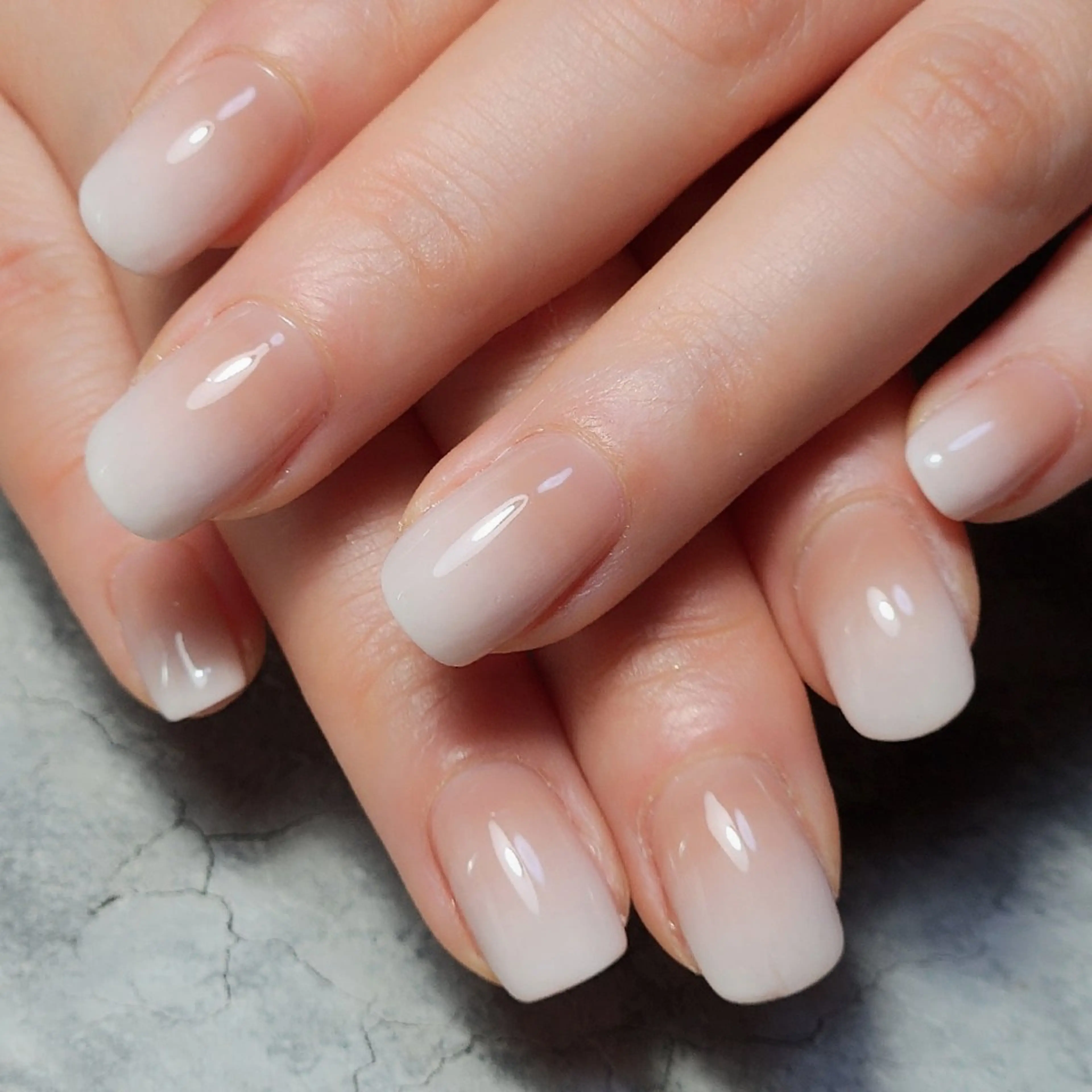 ネイル グラデーション ホワイト ハンドネイル 個人サロン saltnailのネイルデザイン