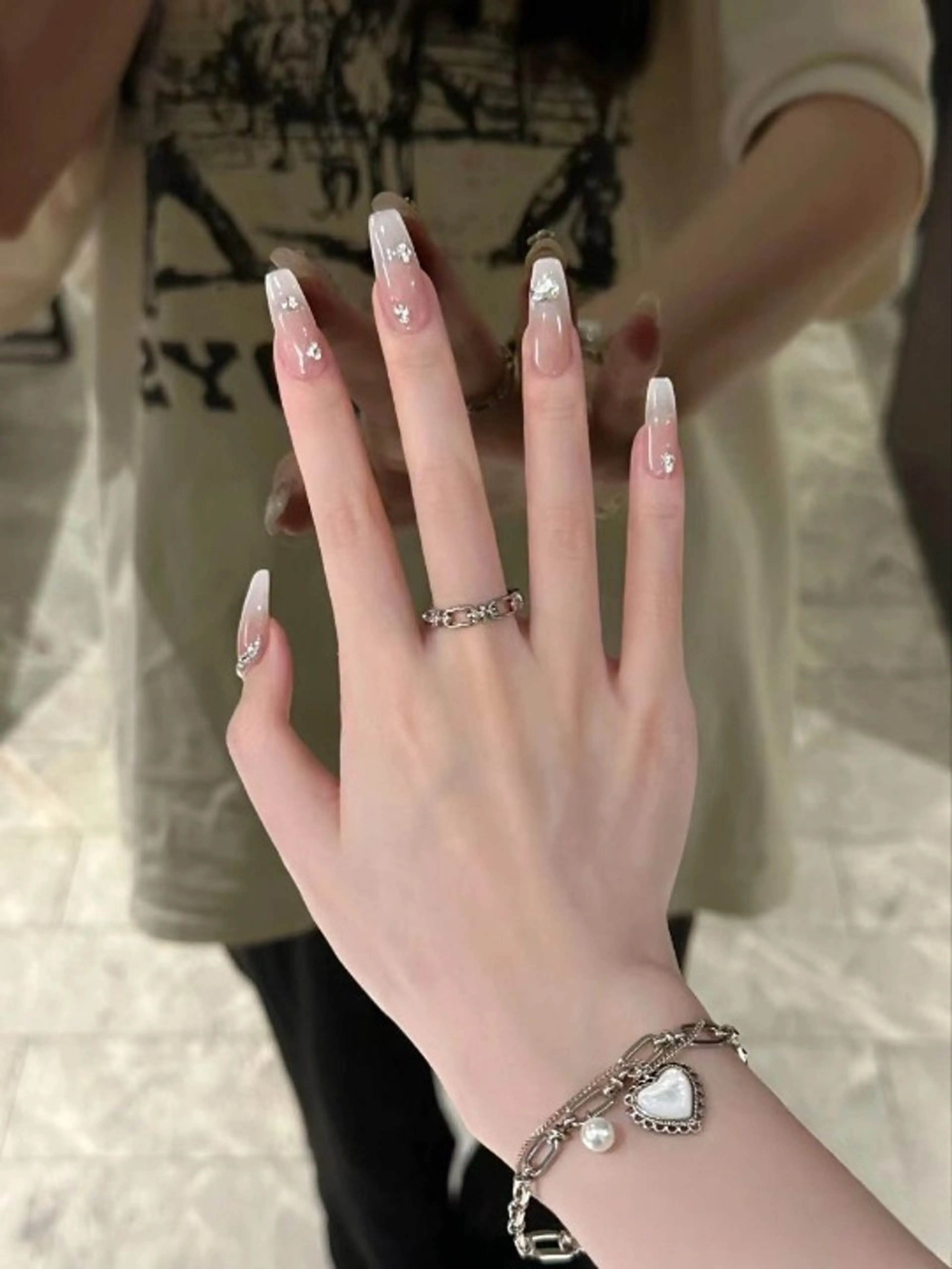 カラー グラデーションカラー ピンクカラー ハンドネイル AIN Nailのネイルデザイン