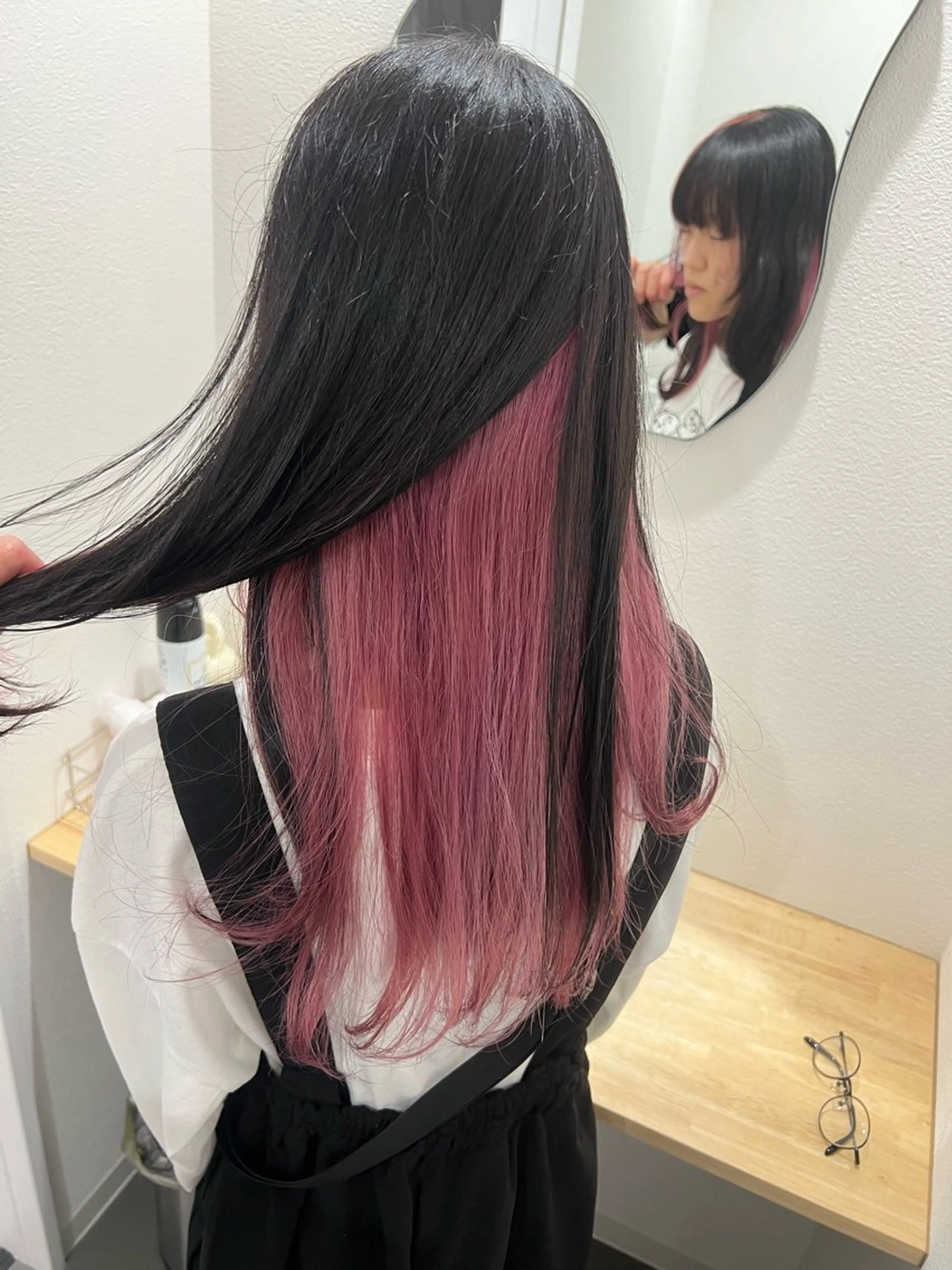 ロング カラー インナーカラー ピンクカラー ヘアカラー ニーナ/MONIQA /ハイトーンカラーのヘアスタイル