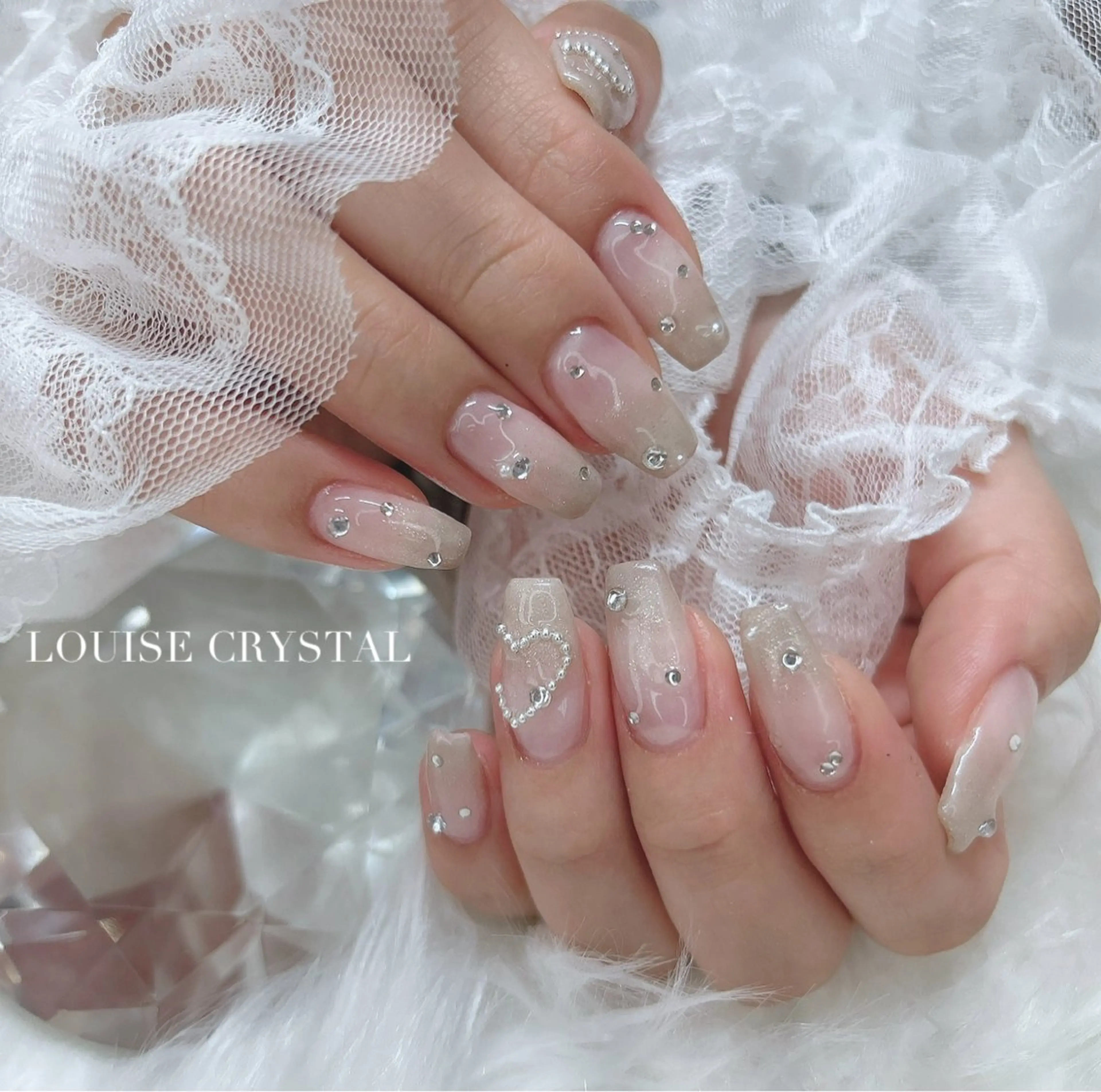 ネイル キラキラネイル ハンドネイル LOUISE CRYSTALのネイルデザイン