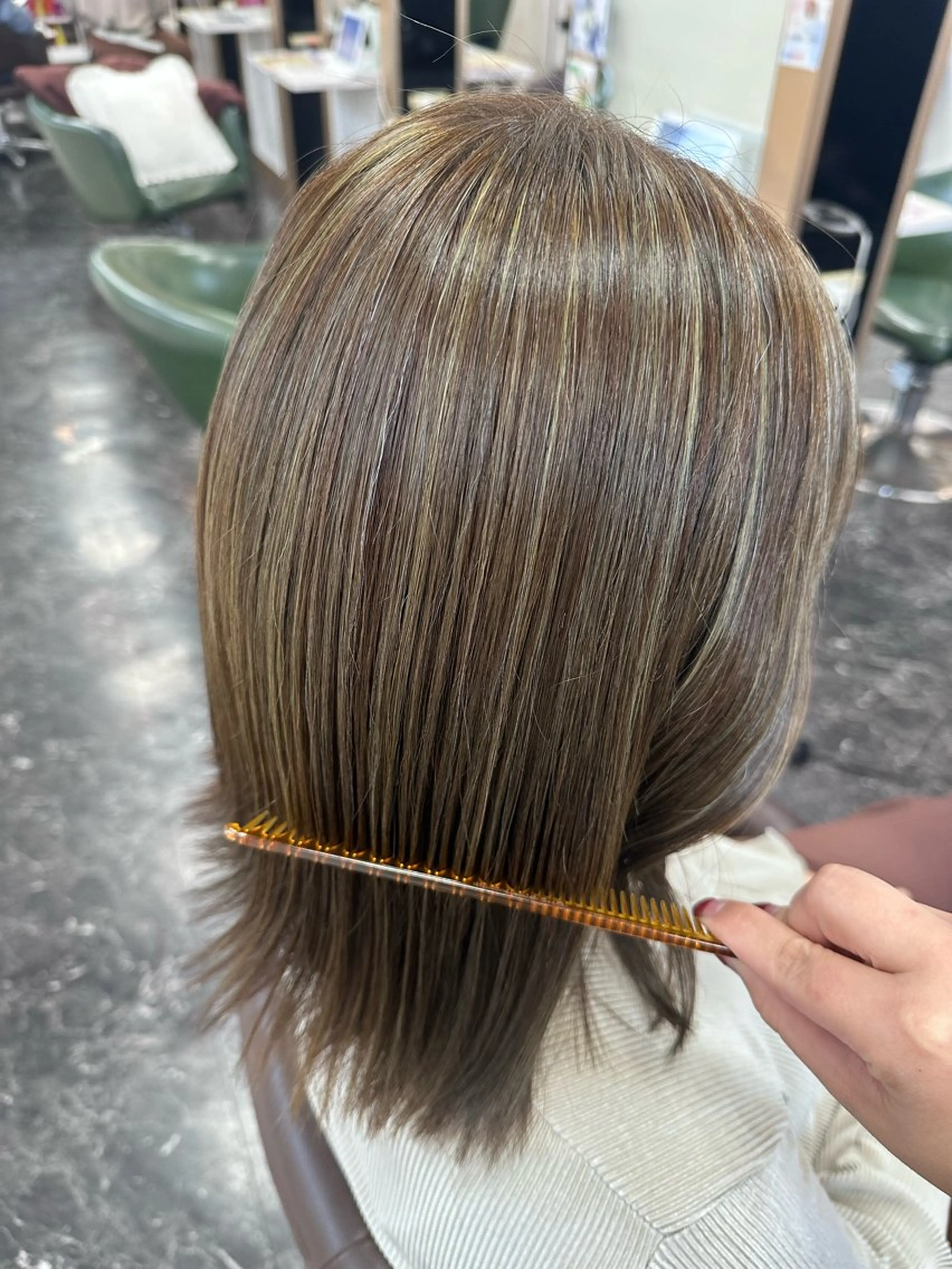 ミディアム カラー Lantana 未南海のヘアスタイル