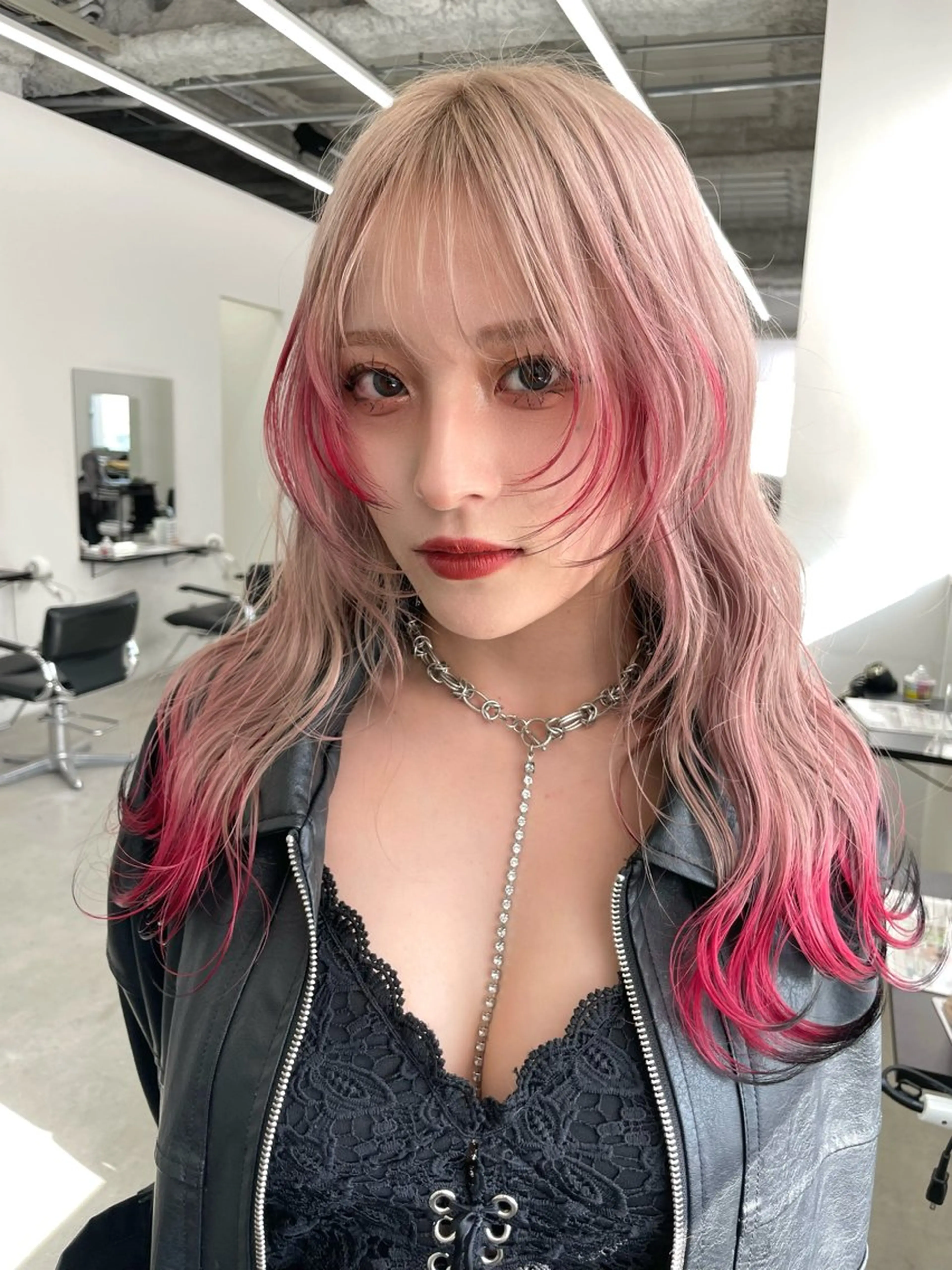ロング カラー デザインカラー ハイトーンカラー 黒田 真美のヘアスタイル