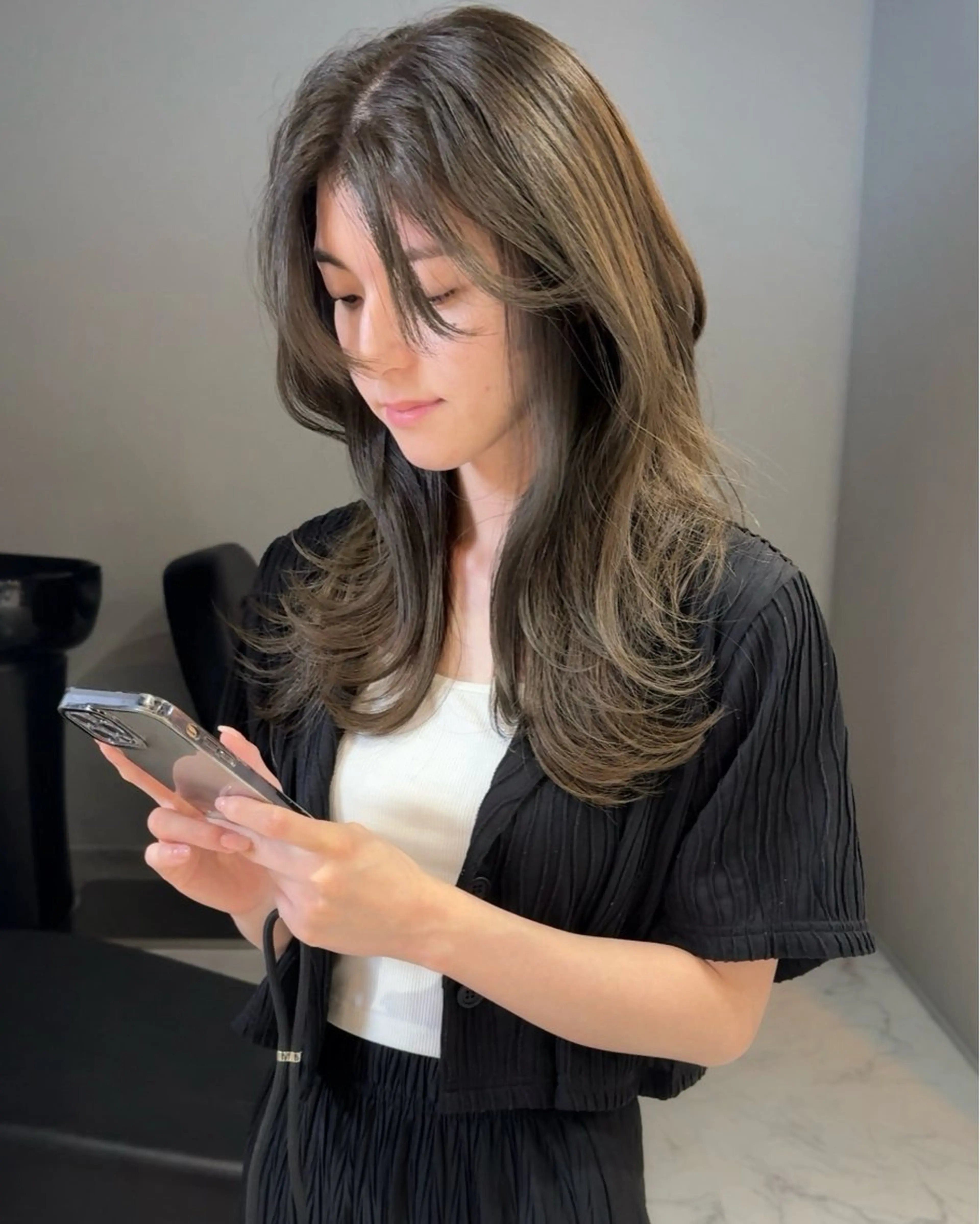 セミロング カラー ヘアアレンジ バレイヤージュ ブリーチ ダブルカラー ハイライトカラー ハイトーンカラー カット アンドウ ユウ/ レイヤーカット/韓国のヘアスタイル