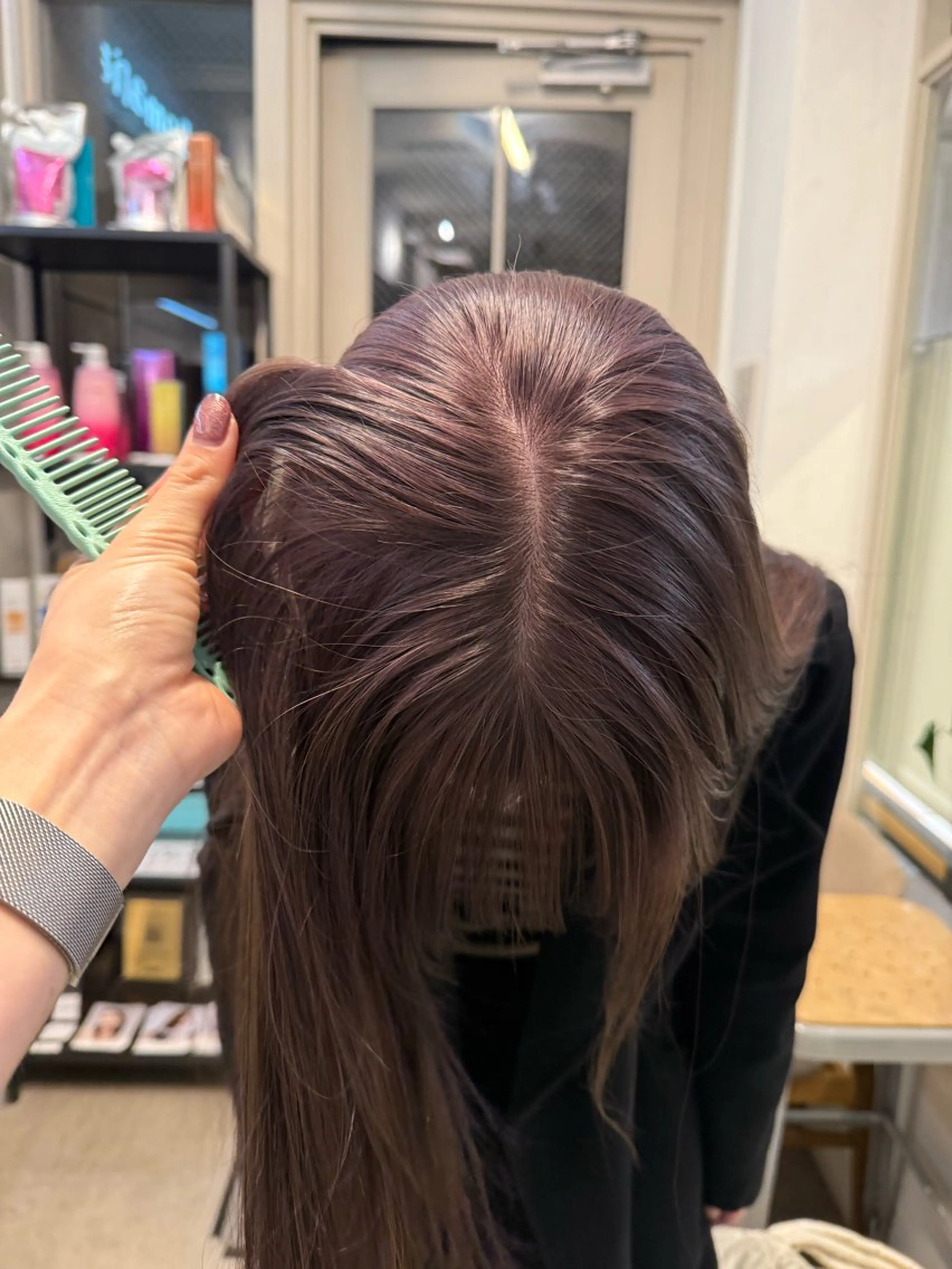 ロング カラー ミルクティー× グレージュMOMOのヘアスタイル