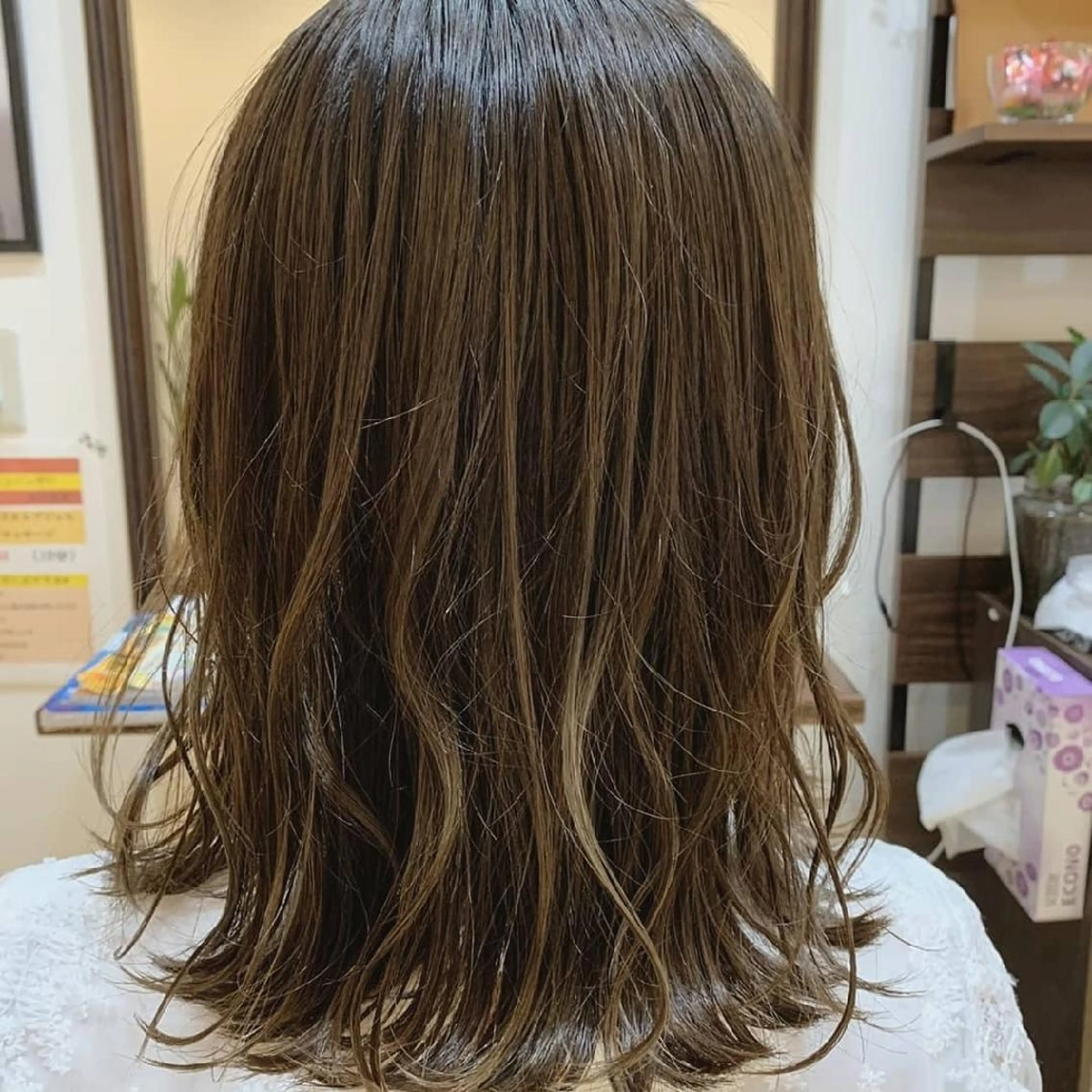 ミディアム カラー ベージュカラー ミルクティーベージュ ヘアカラー SUGAR所属・サトウ シューイチのヘアスタイル