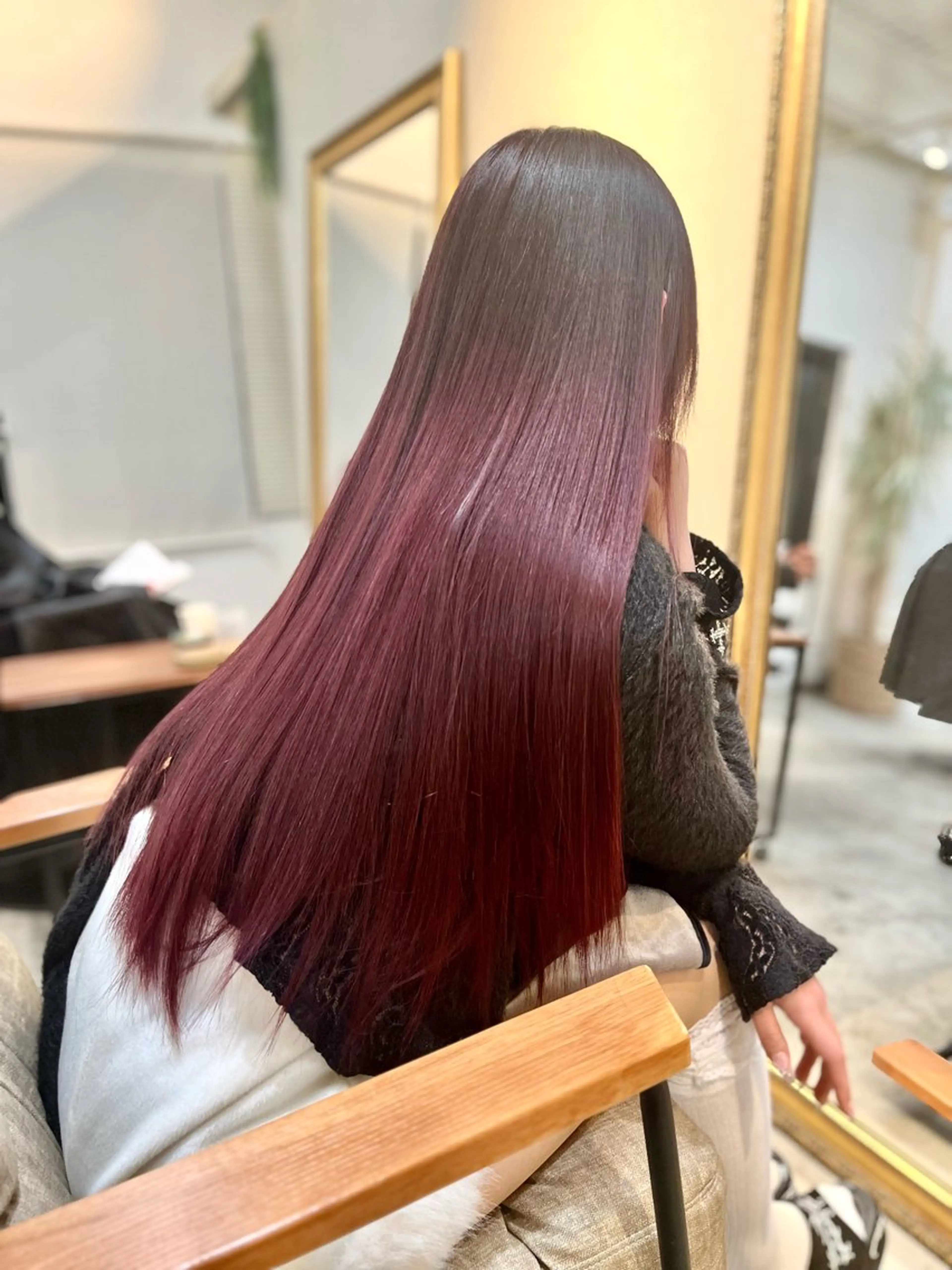 セミロング 艶髪/ハイトーン Sherryのヘアスタイル