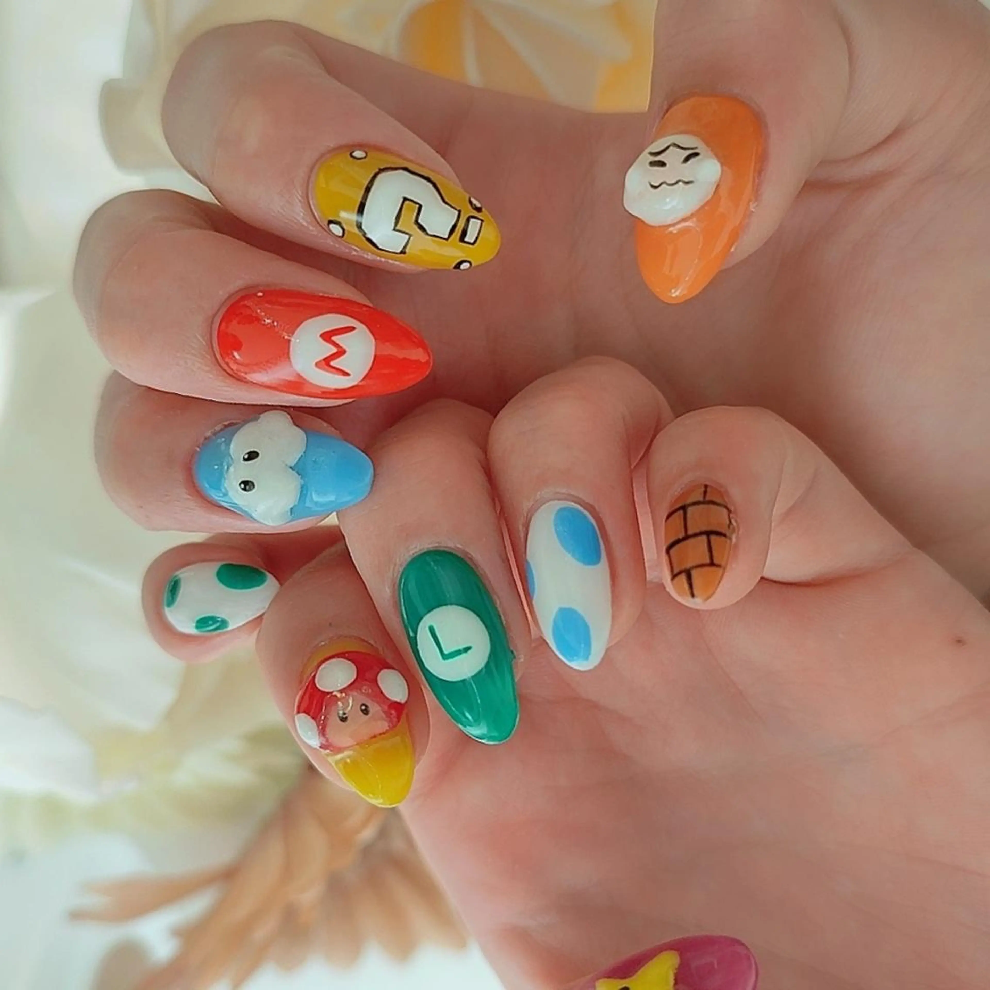 ネイル ハンドネイル RUNWAY 　　の眉毛・アイブロウイメージ