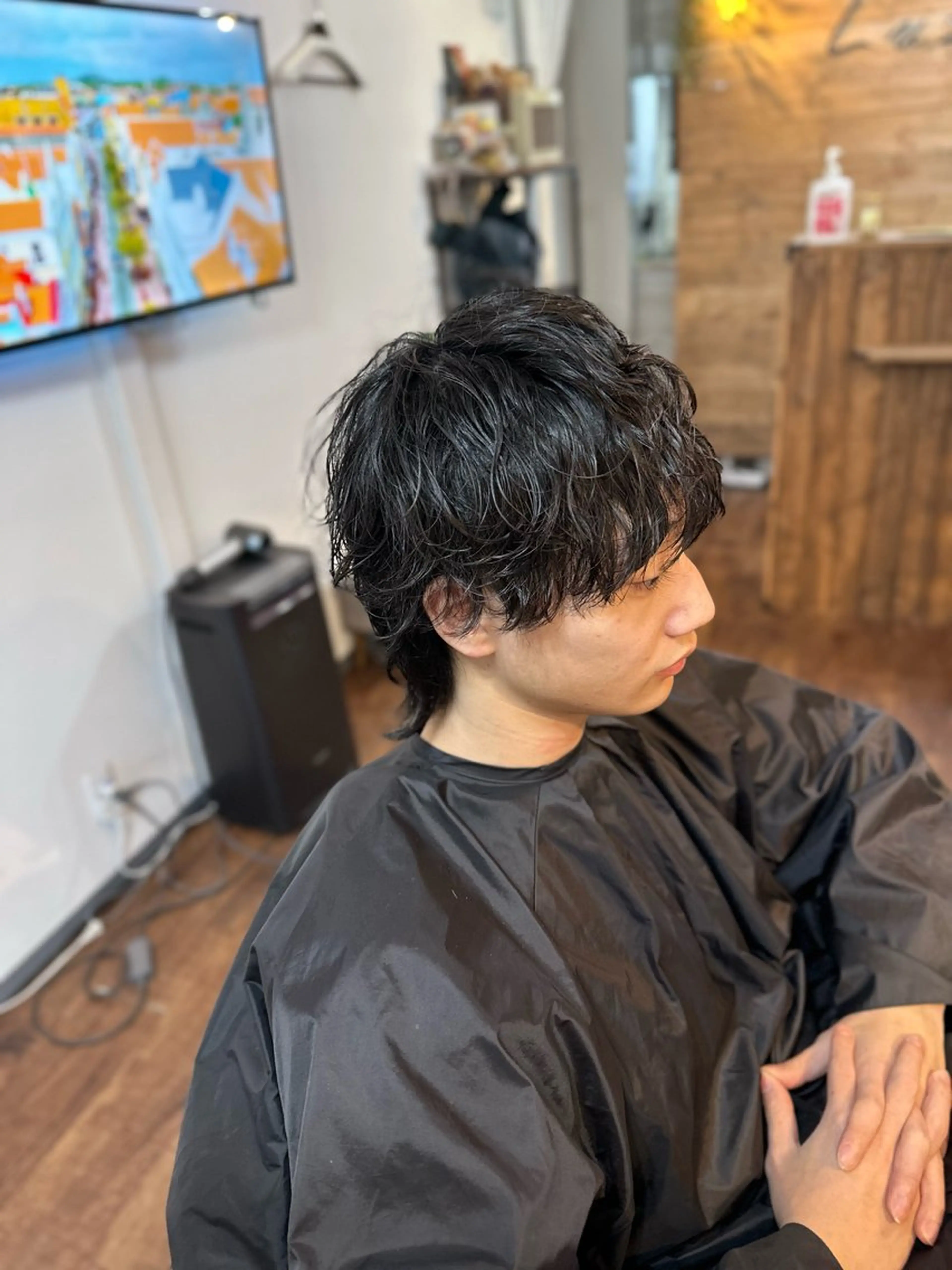ミディアム パーマ メンズ ミディアムパーマ マッシュウルフ マッシュ メンズパーマ 波巻きパーマ Luzir⭐︎ GEN⭐︎のヘアスタイル