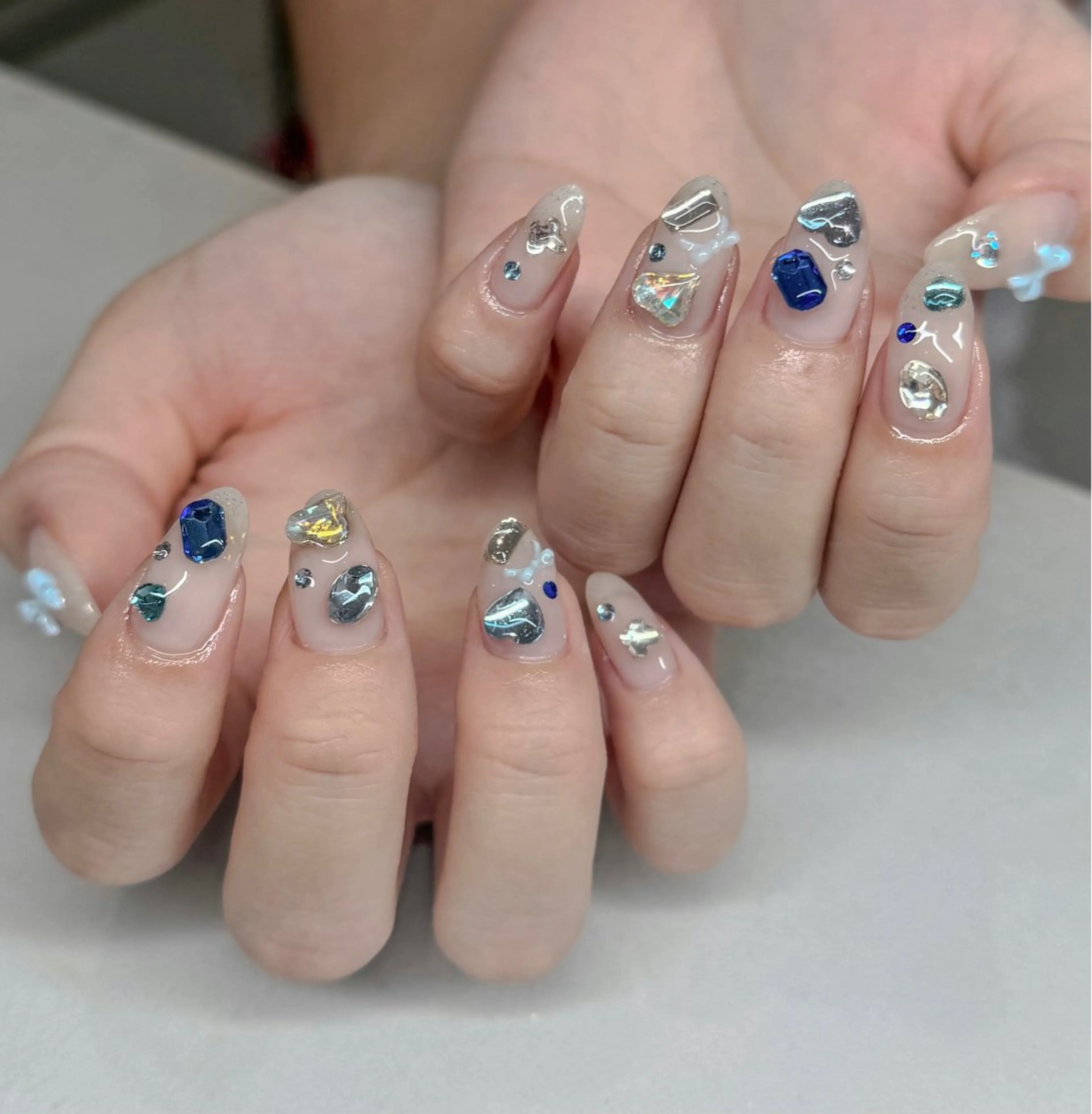 ネイル ストーンネイル ハンドネイル ハンドケア num-fi Aiのネイルデザイン