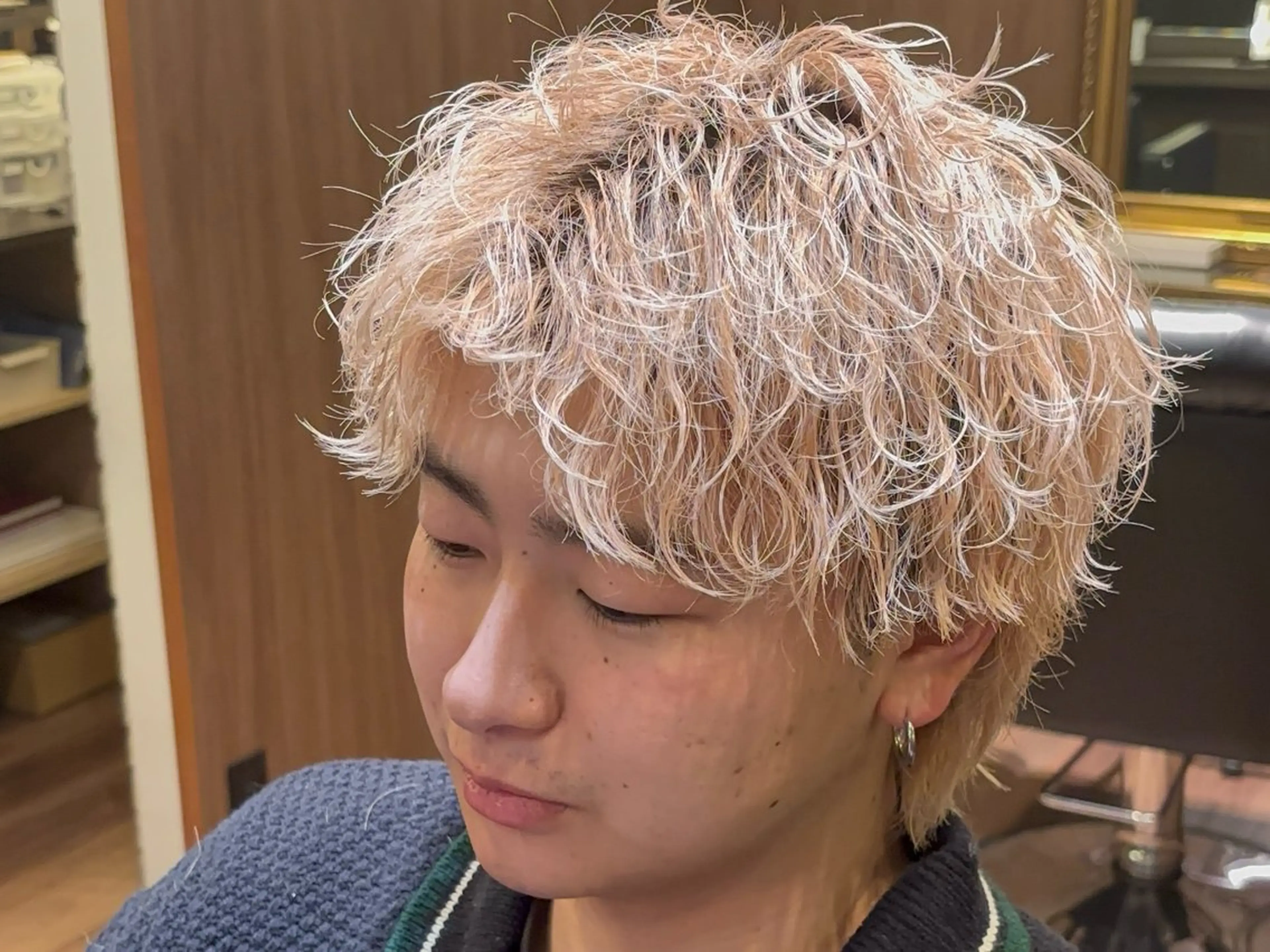 カラー メンズ フェザーパーマ メンズハイトーン メンズパーマ シャドーパーマ 波巻きパーマ 🔥メンズ職人🔥 ✂️加瀬澤駿✂️のヘアスタイル