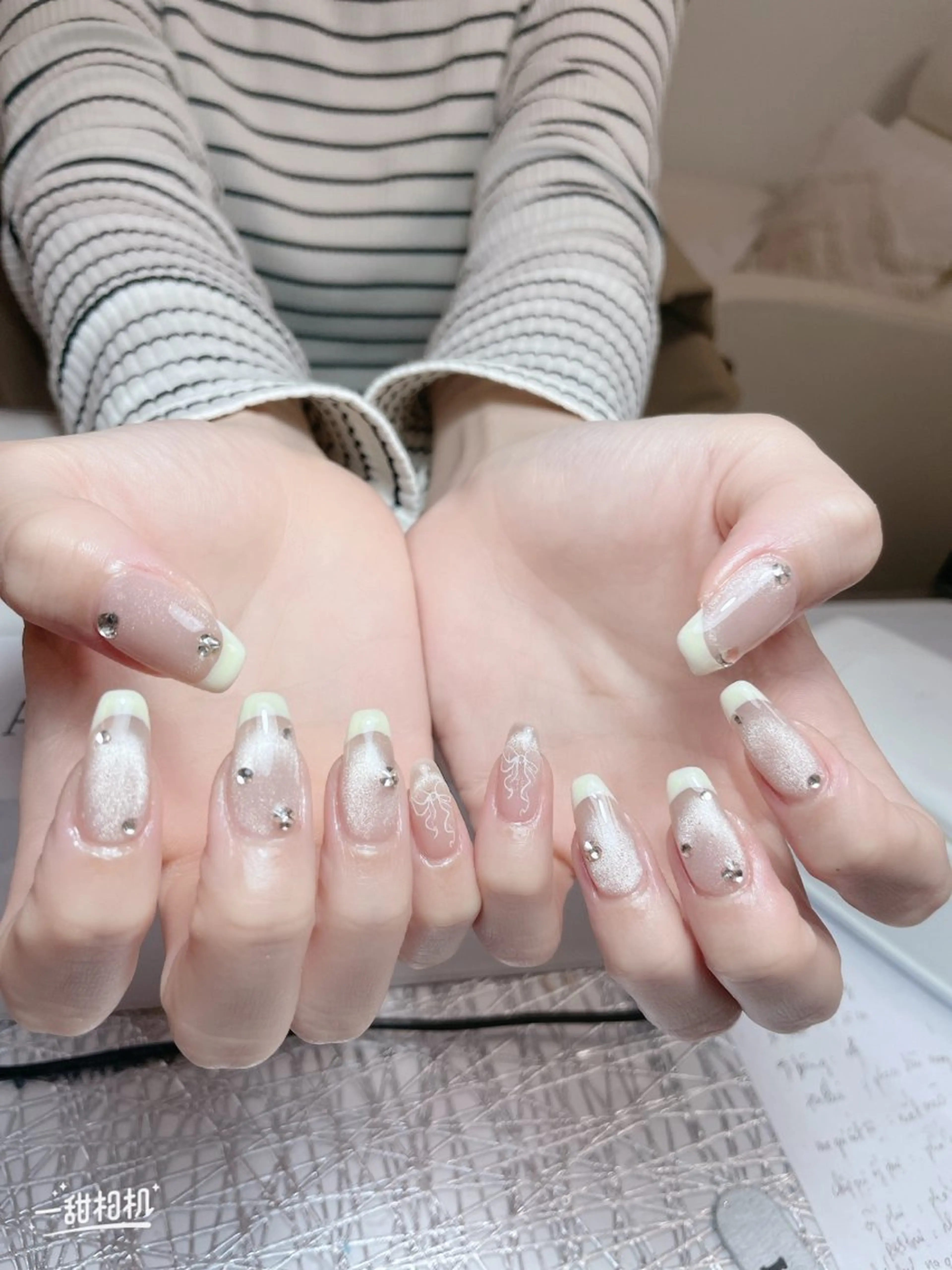 ネイル チークネイル 長さ出し フレンチネイル キラキラネイル ラメ(グリッター) ハンドネイル Vp ネイルのネイルデザイン