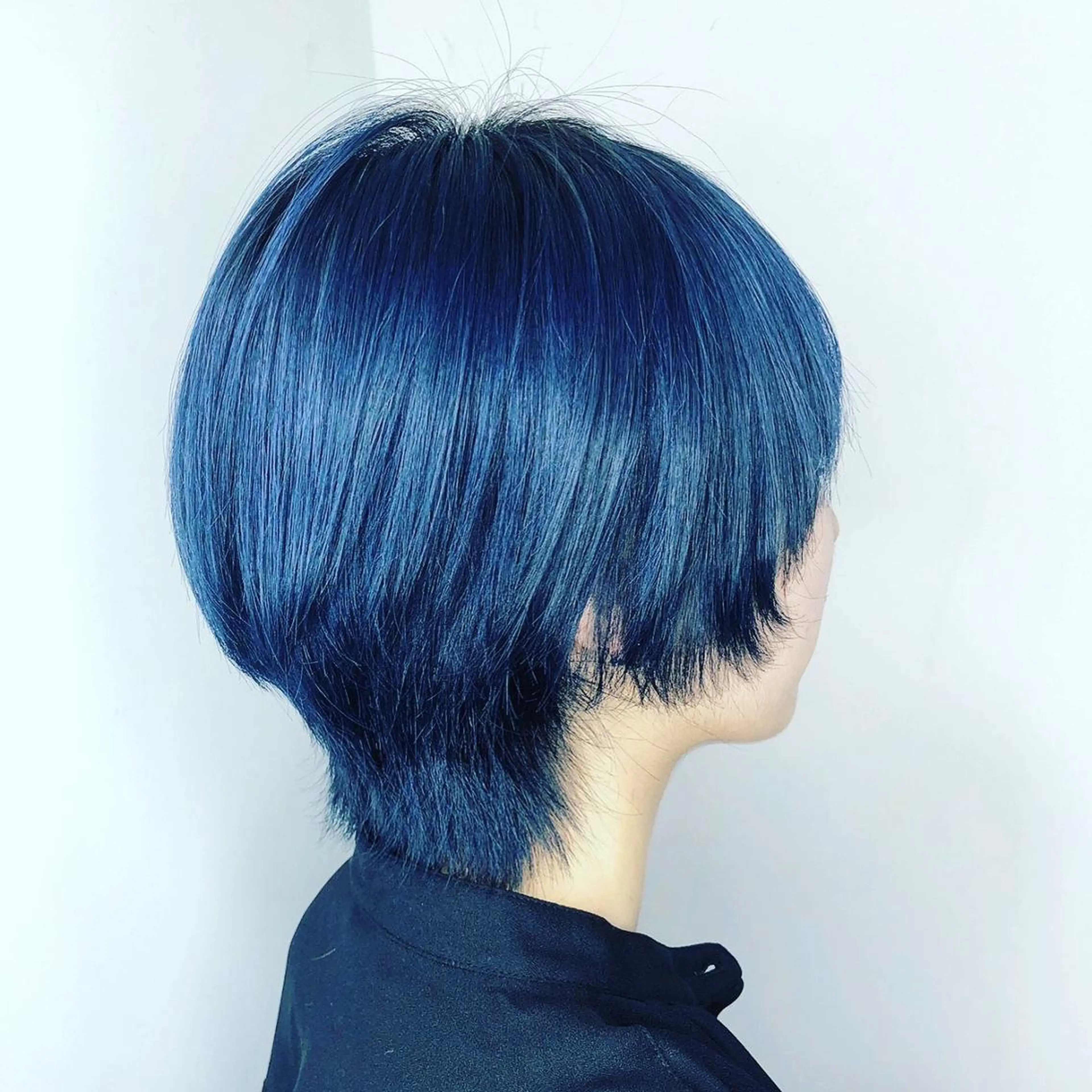 カラー ショート ブルーカラー カラーサロン ビスカリアのヘアスタイル