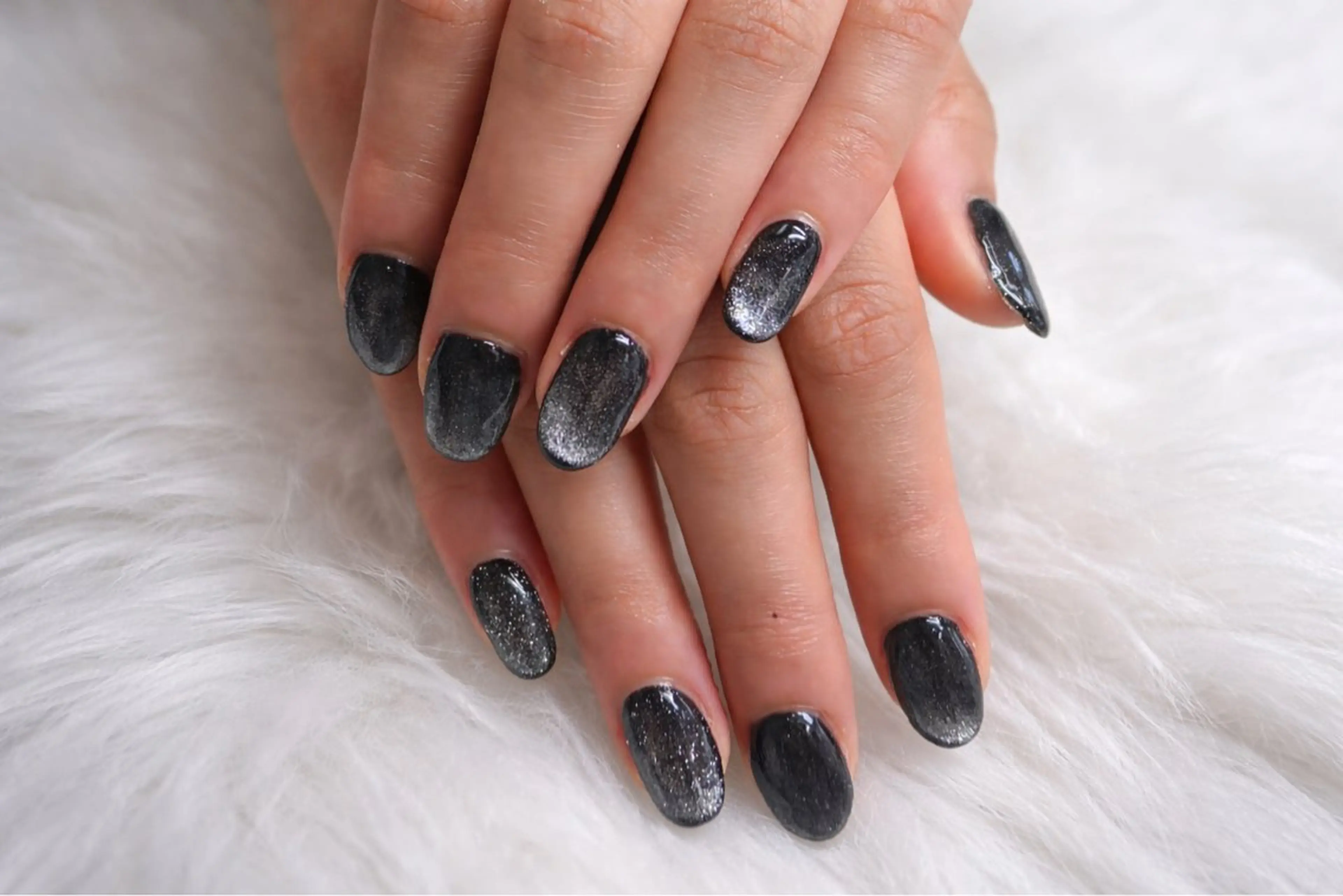 ネイル シルバー 高野 結羽のネイルデザイン