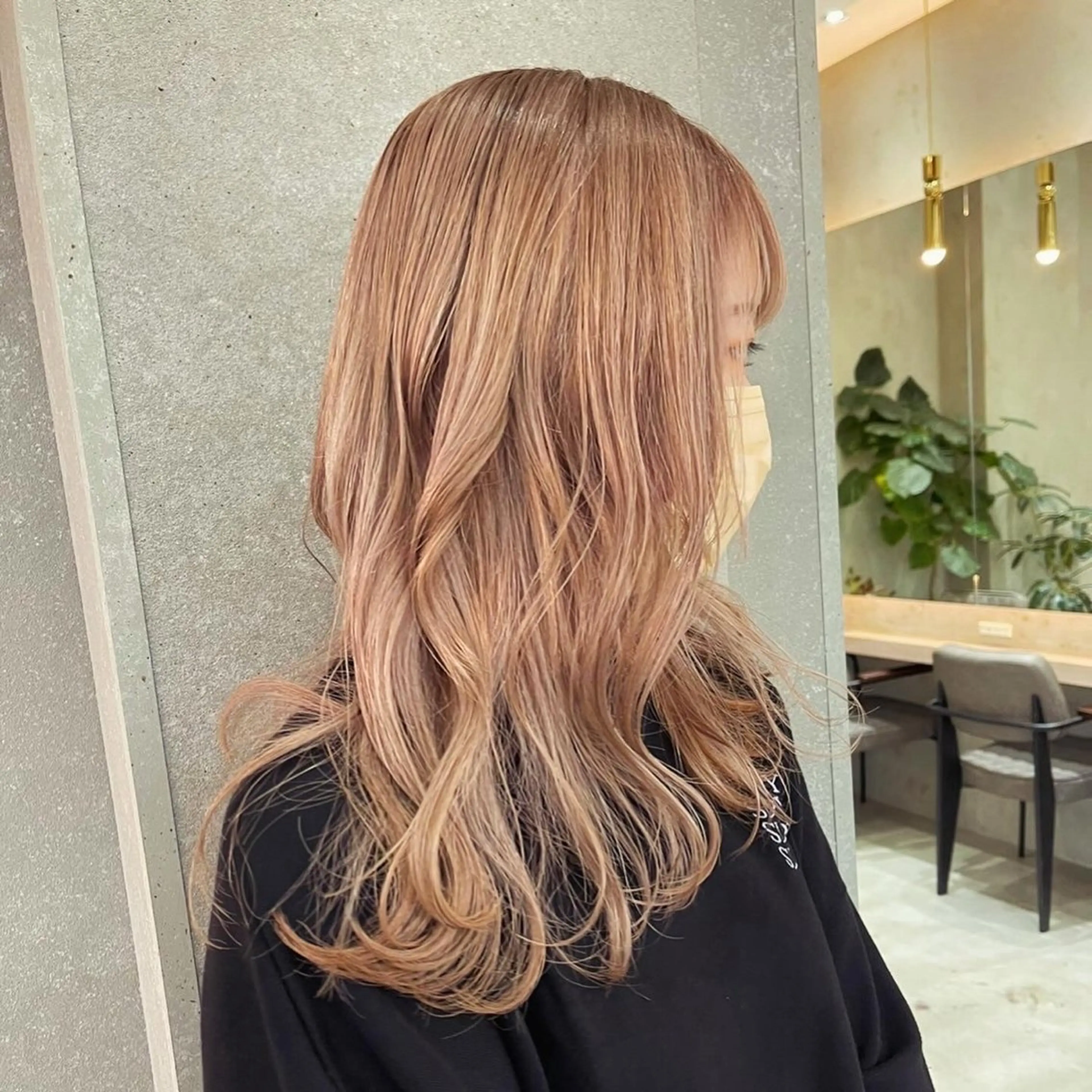 セミロング カラー ベージュカラー ブリーチ ダブルカラー カット ヘアカラー トリートメント ブリーチ特化 梅田本多翔のヘアスタイル