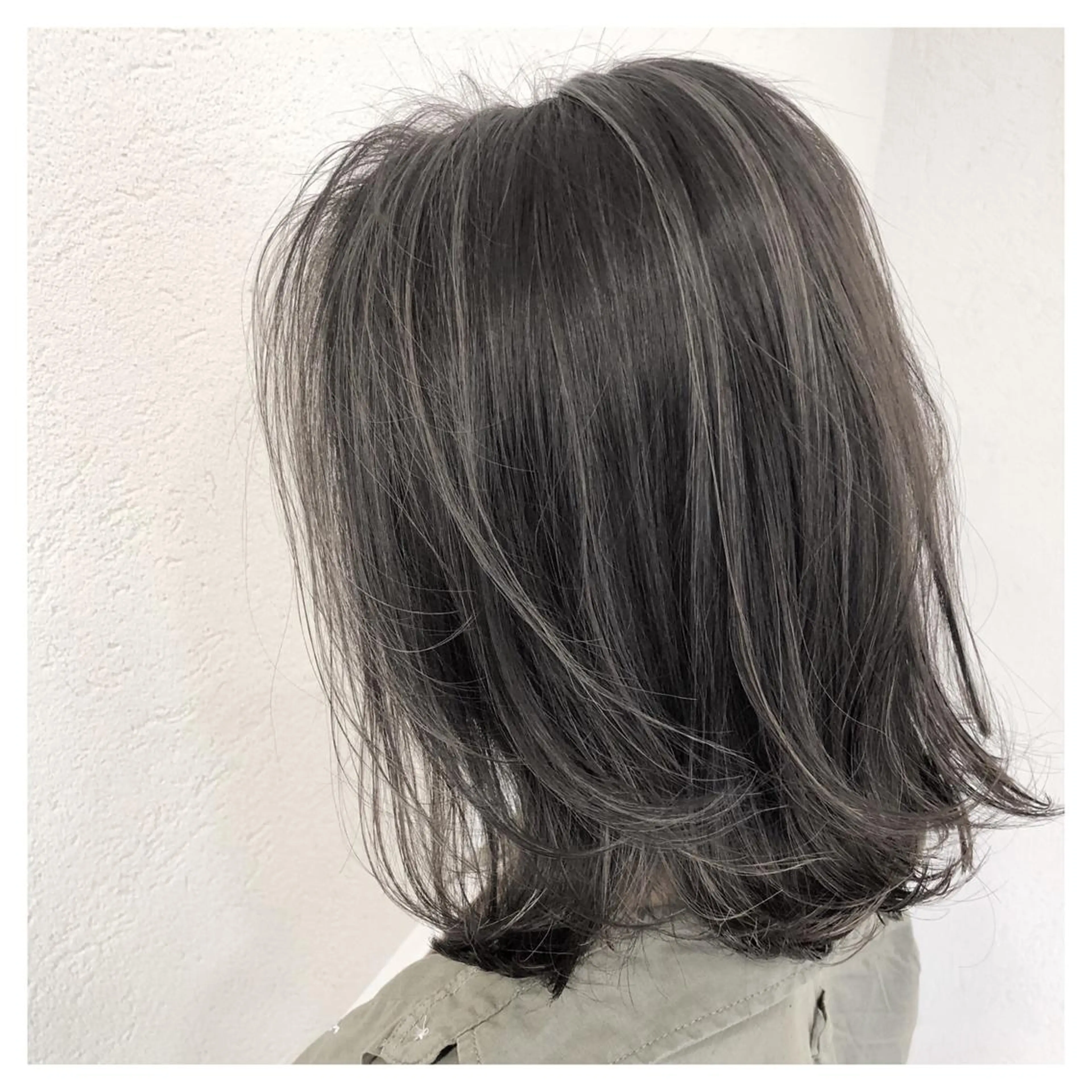 ミディアム カラー biscohair 髪にドラマを。のヘアスタイル