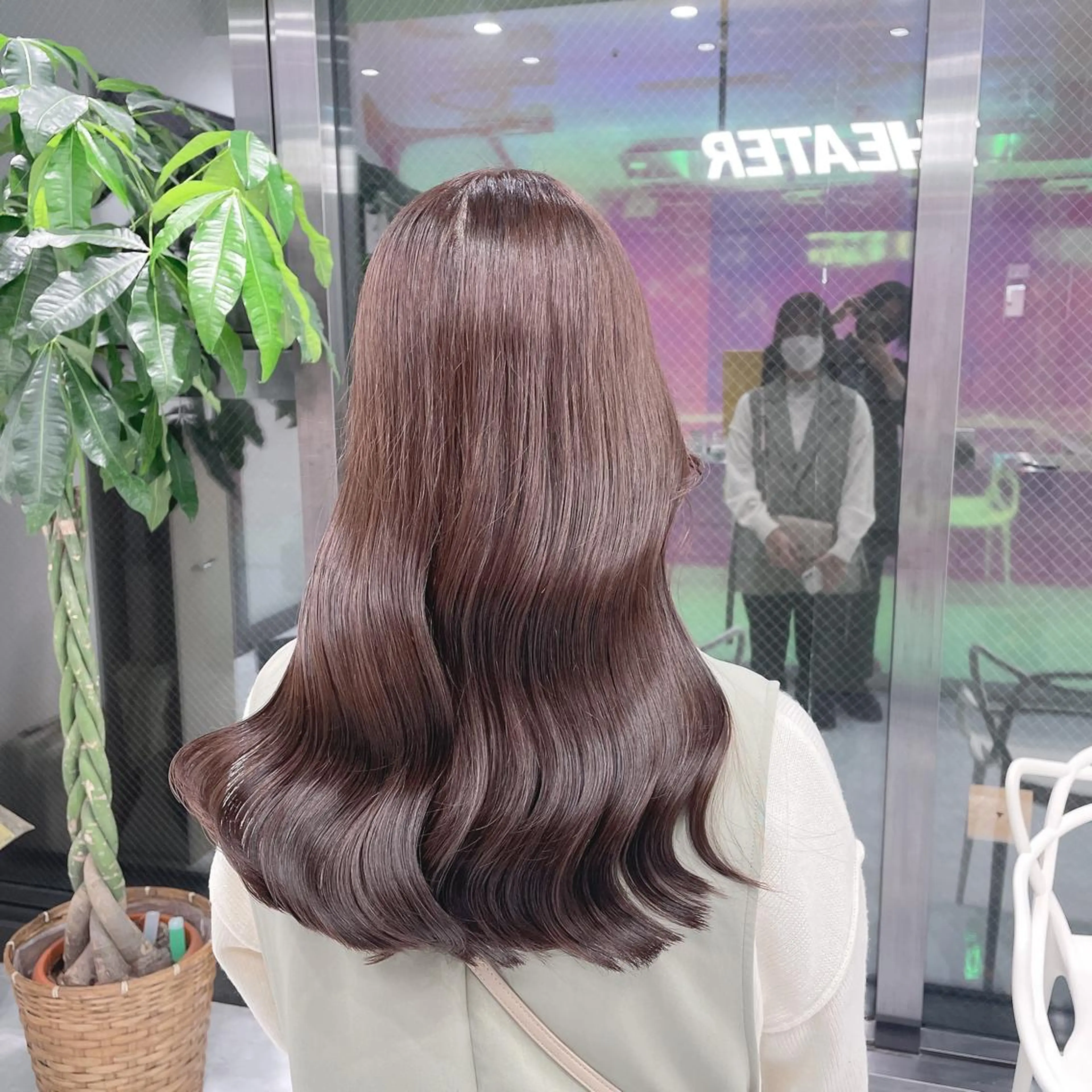 ロング カラー ヘアアレンジ ベージュカラー 黒髪 ブリーチ ブルーカラー ブルーブラック カット ヘアカラー ヘアセット YUZA grow HAIR 札幌所属・韓国ヘア指名率 No. 1小堀京介のヘアスタイル