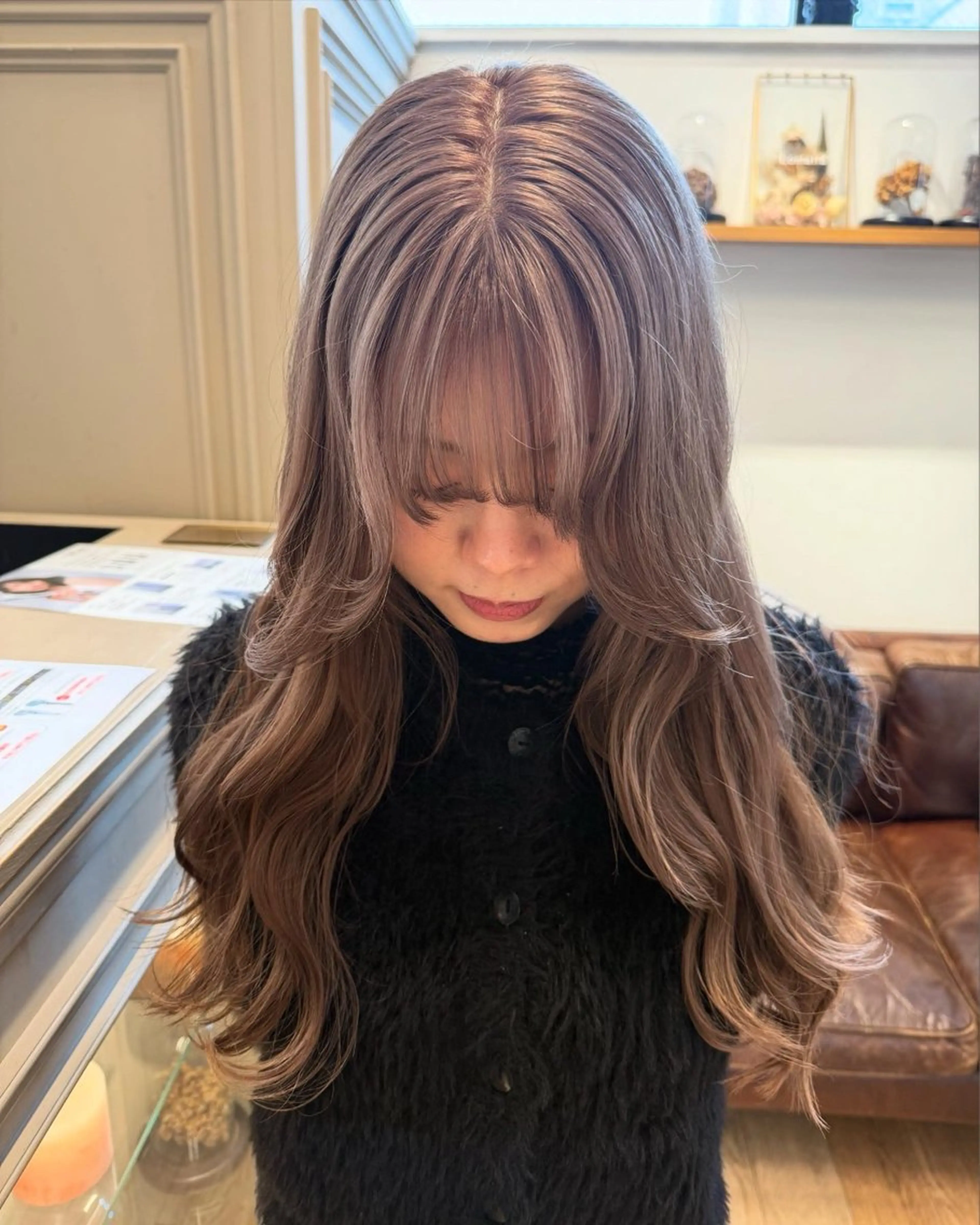 ロング カラー ミルクティー× グレージュMOMOのヘアスタイル