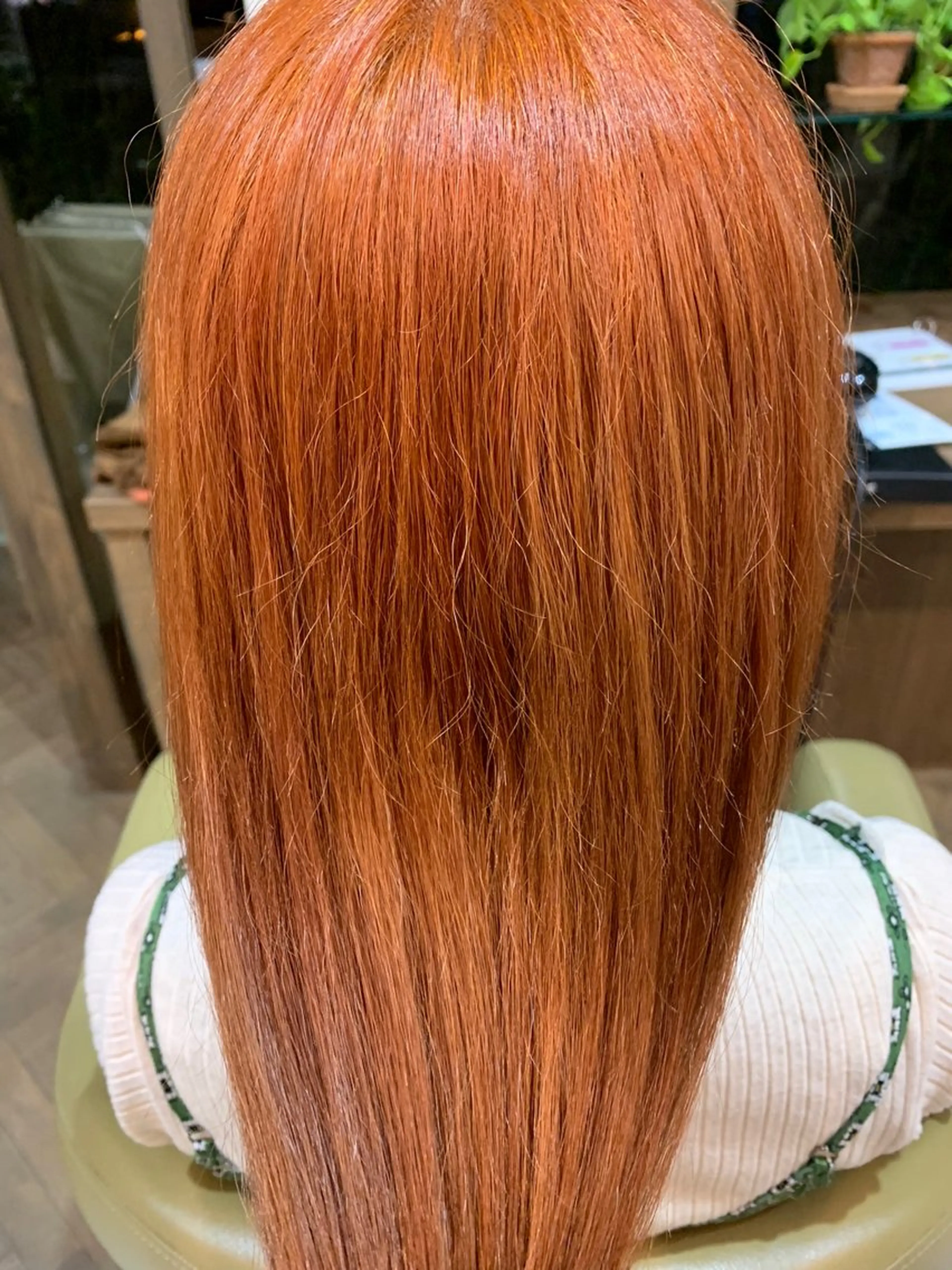 カラー ブリーチ オレンジ 礒谷 夏帆のヘアスタイル