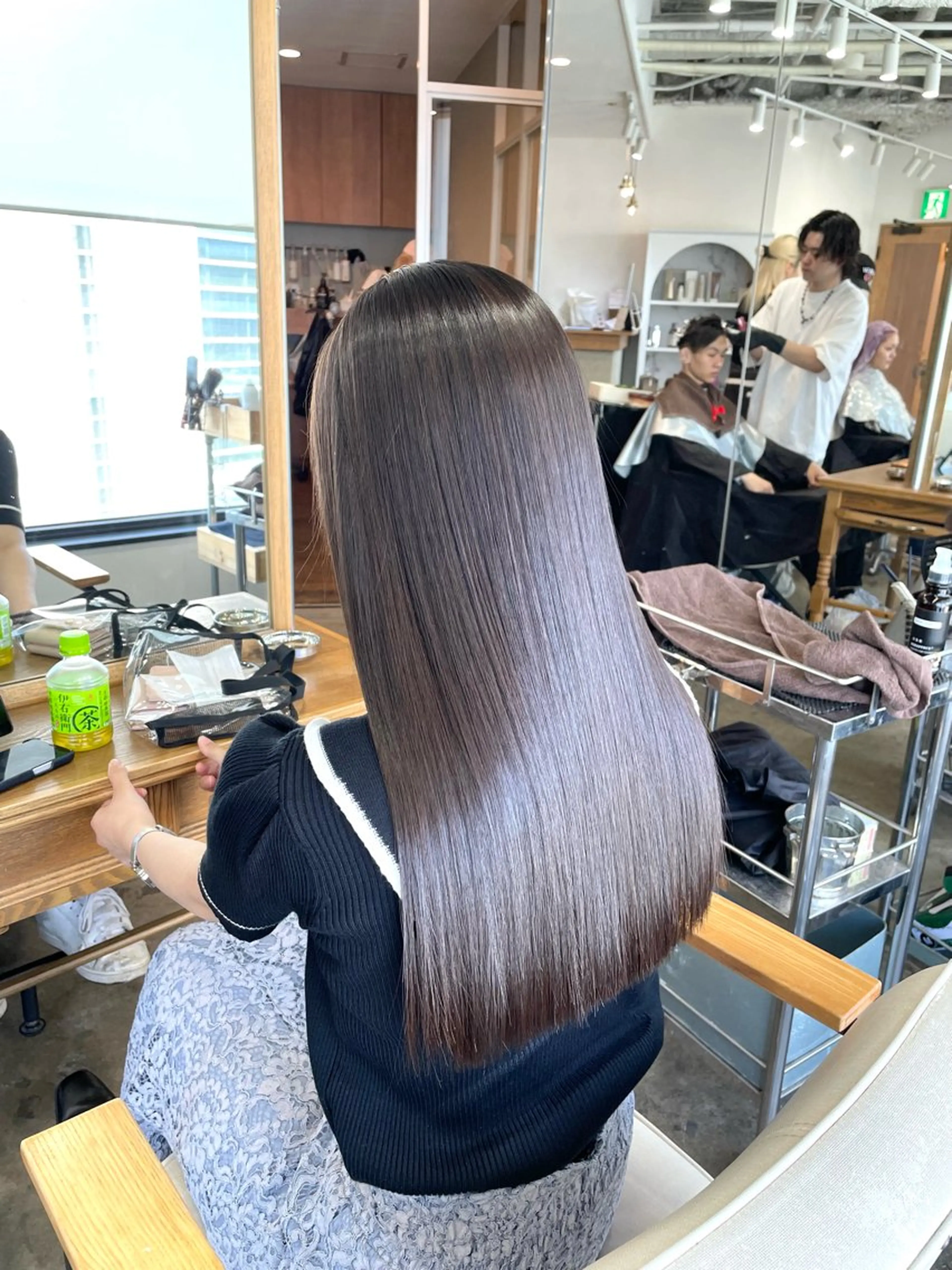 ロング タマシロカリン 艶カラー/レイヤーのヘアスタイル