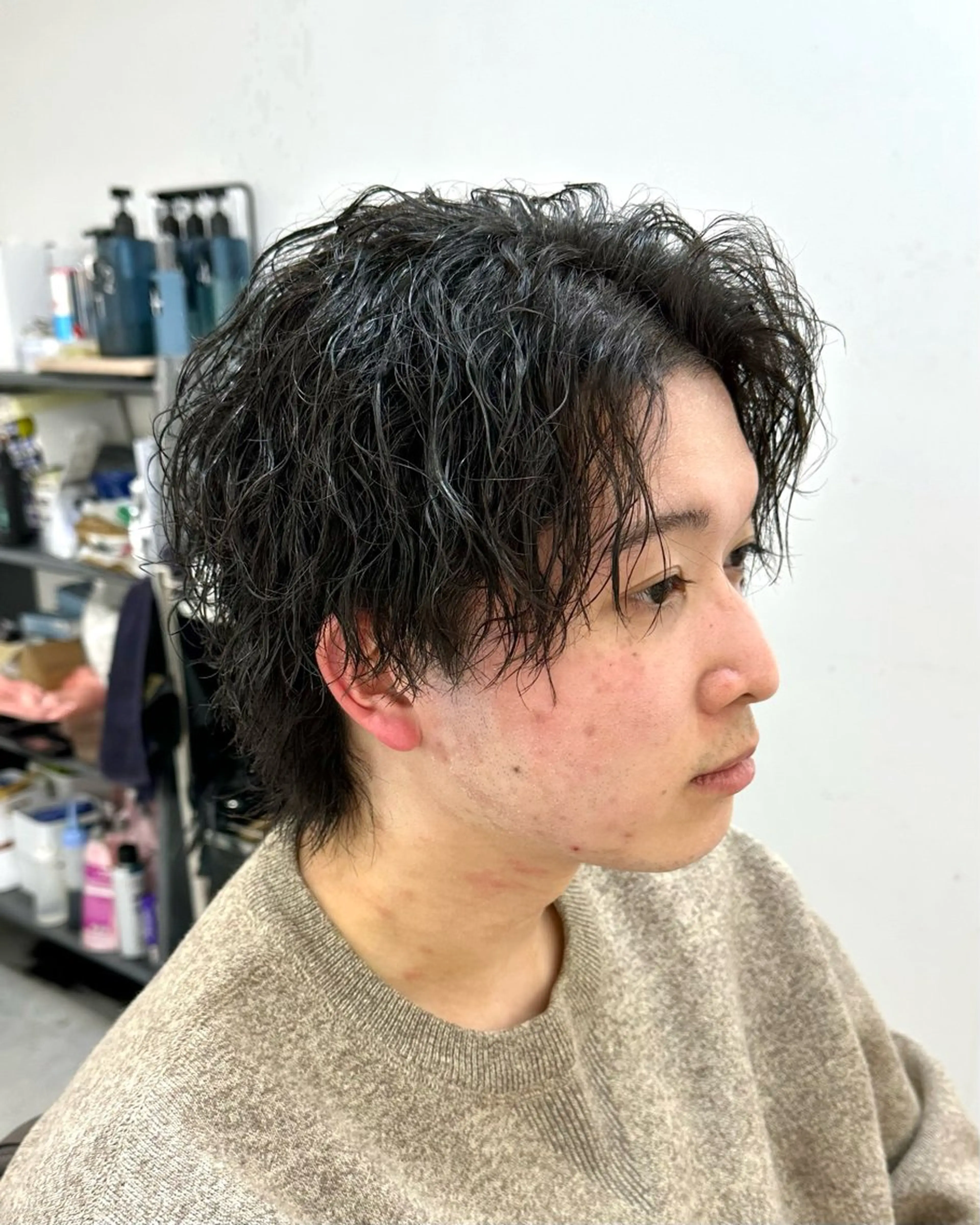 ミディアム パーマ メンズ センターパート メンズウルフカット ウルフカット Je suis heureuse Union所属・佐藤 ふみやのヘアスタイル