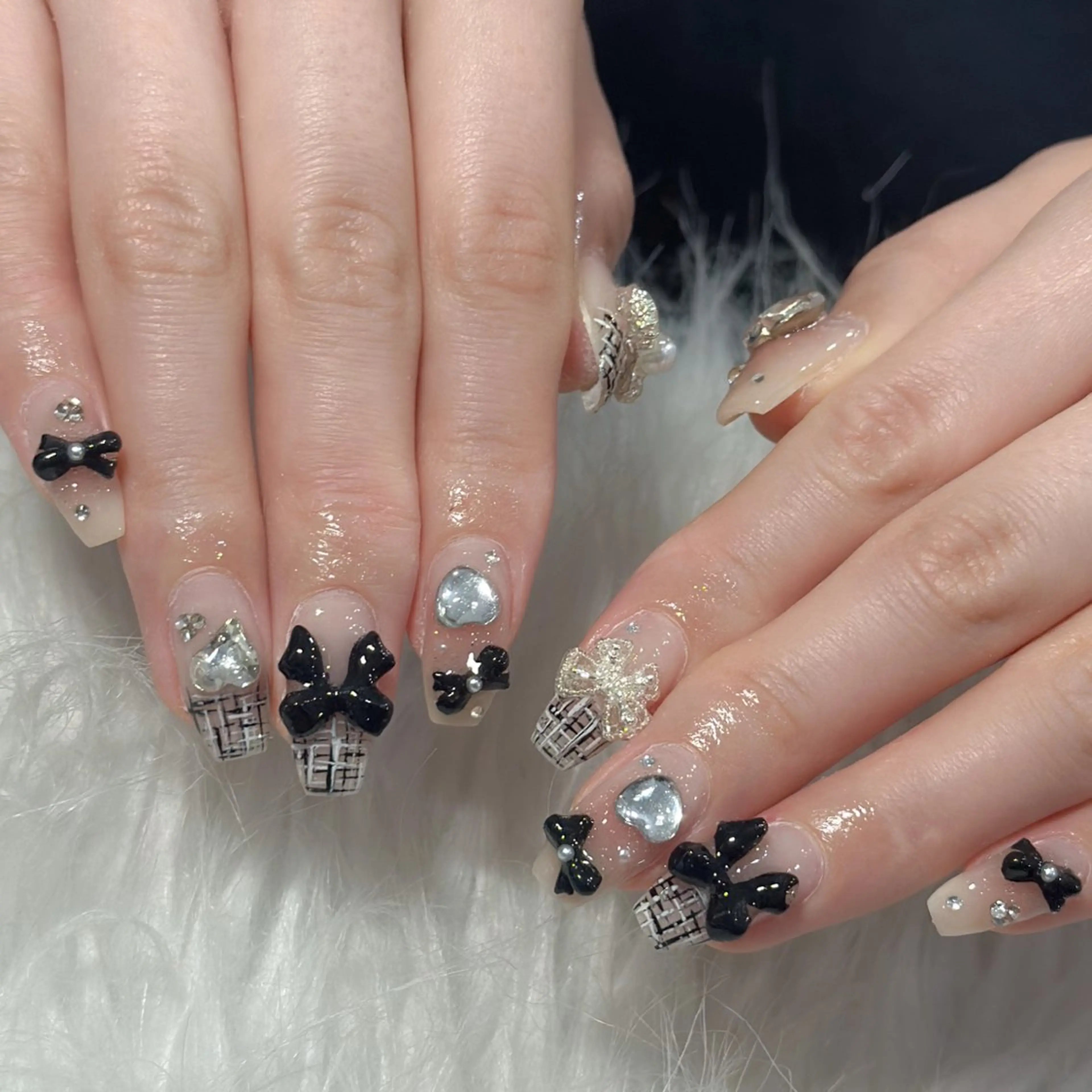 ネイル ハンドネイル フットネイル LAVISH nanamiのネイルデザイン