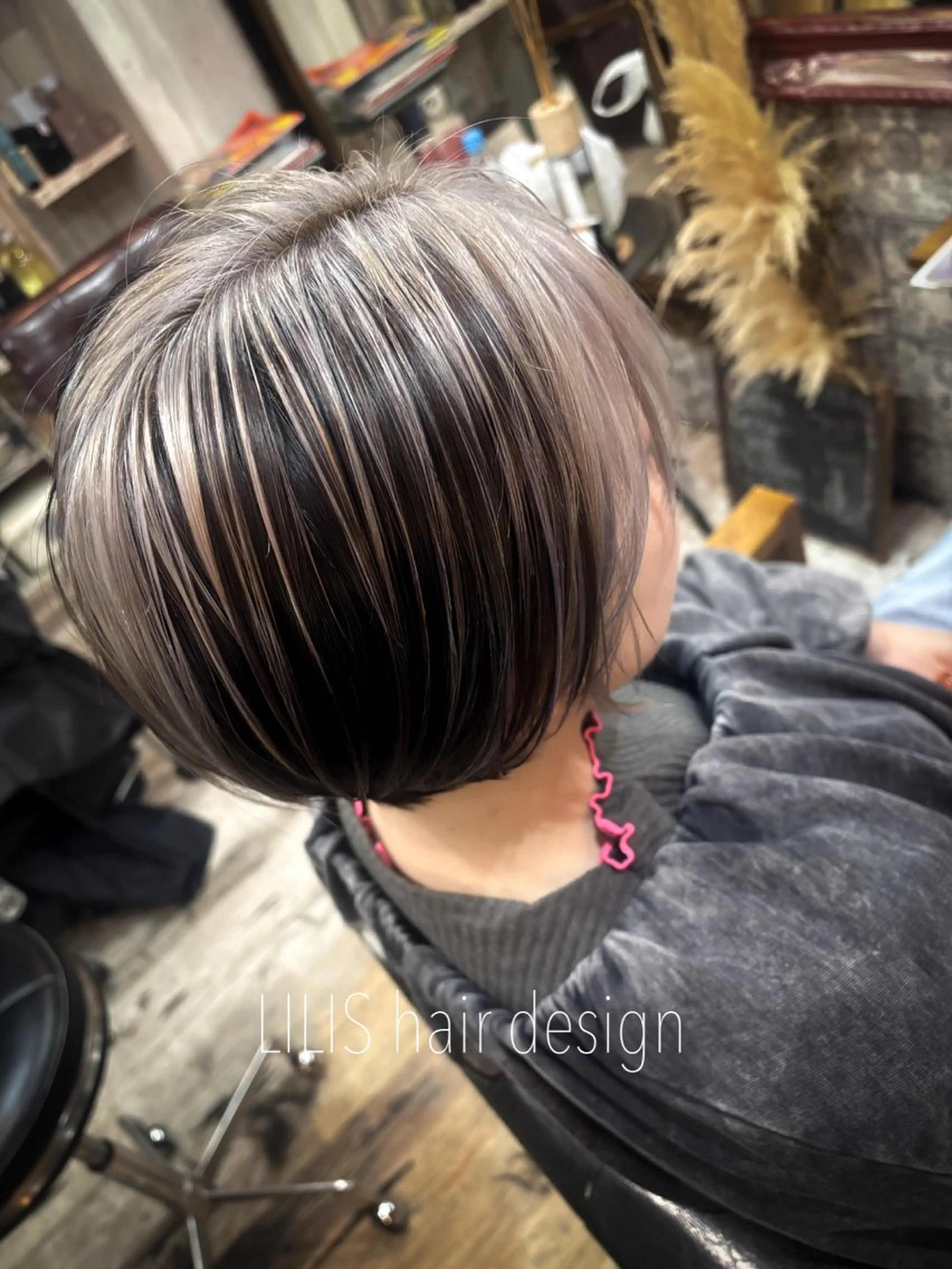 ショート カラー LILIS hair designのヘアスタイル