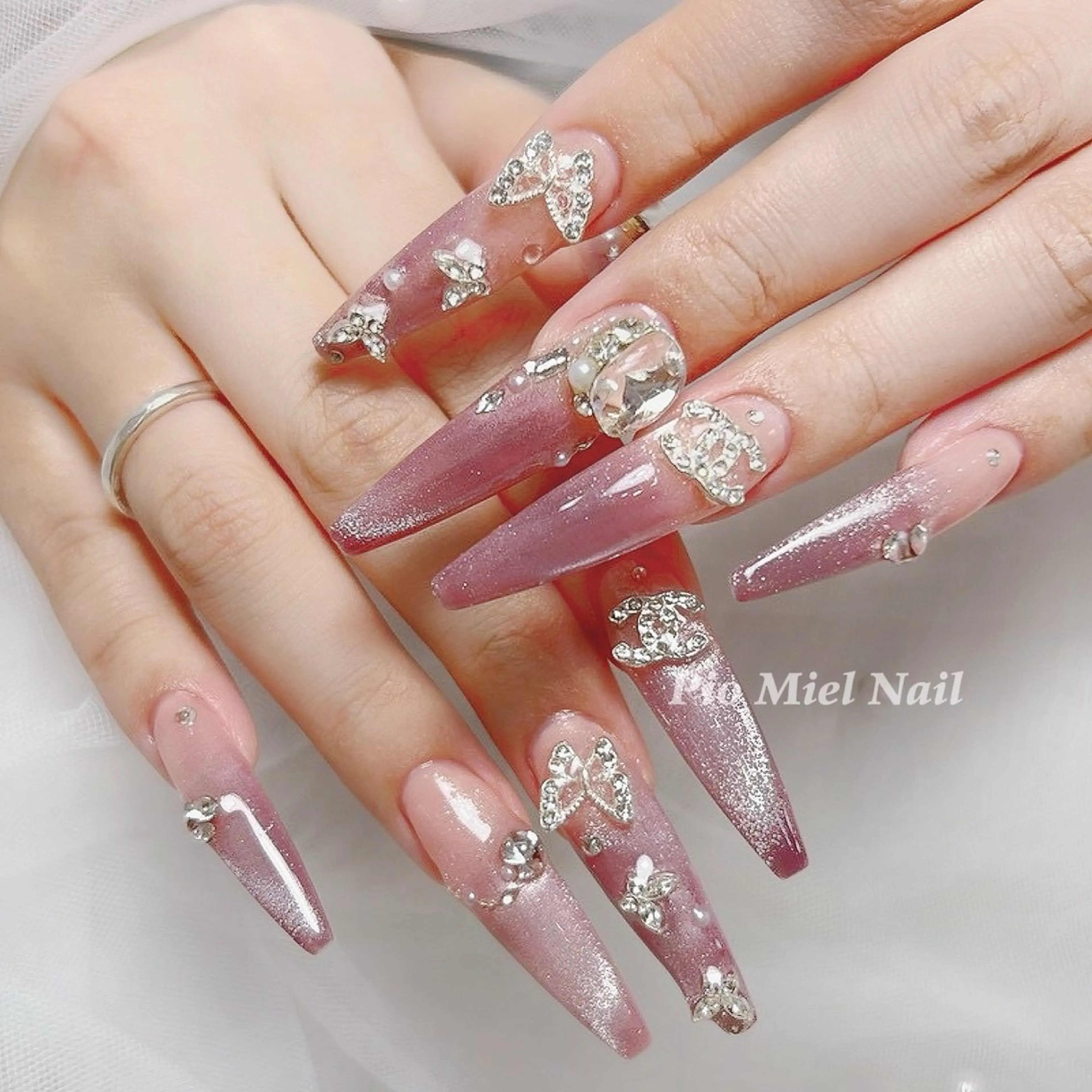 ネイル ハンドネイル HANA 長さだしのネイルデザイン