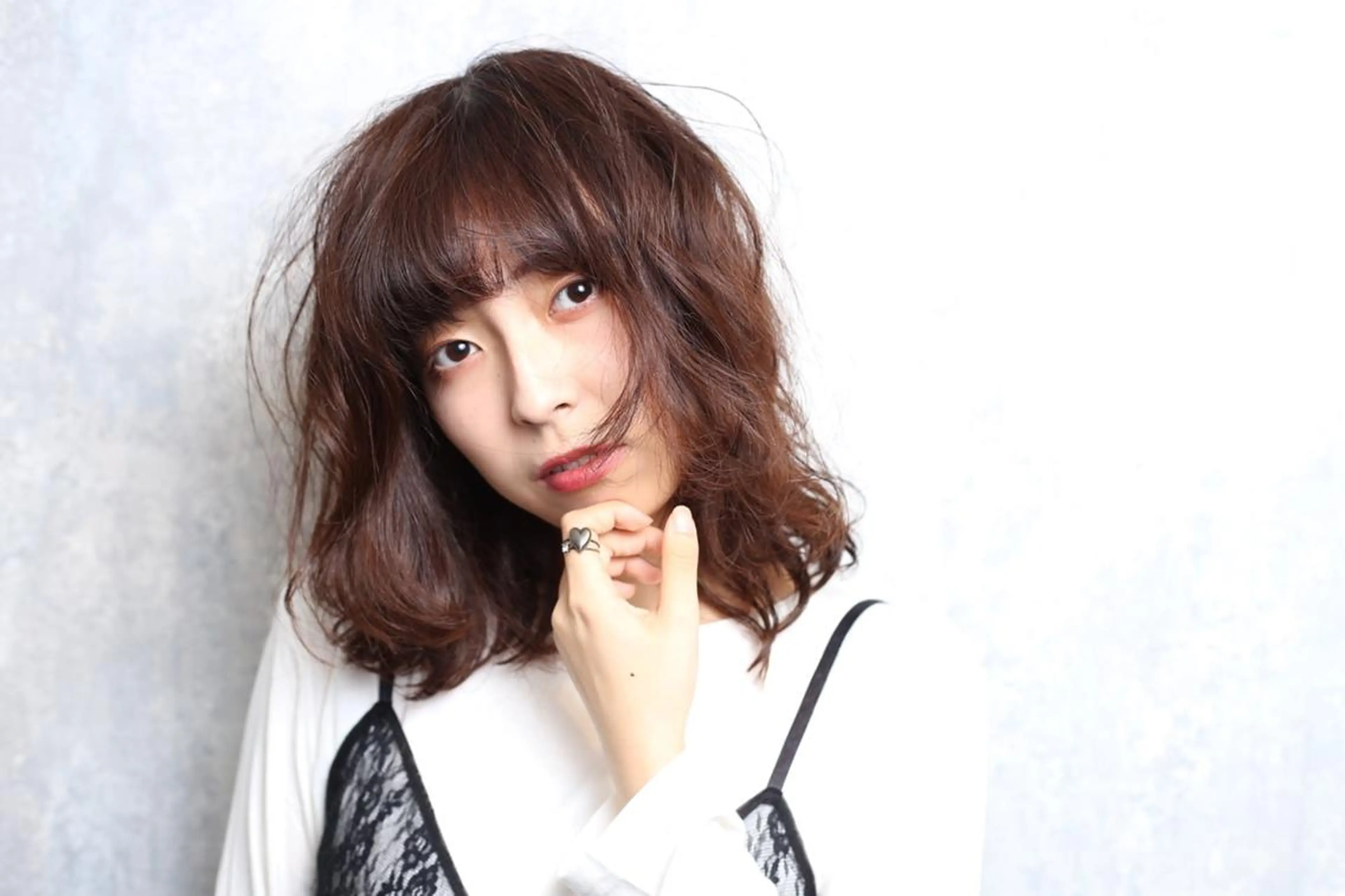 ミディアム カラー レイヤーカット シャギー 小顔カット カット トリートメント vato バトのヘアスタイル