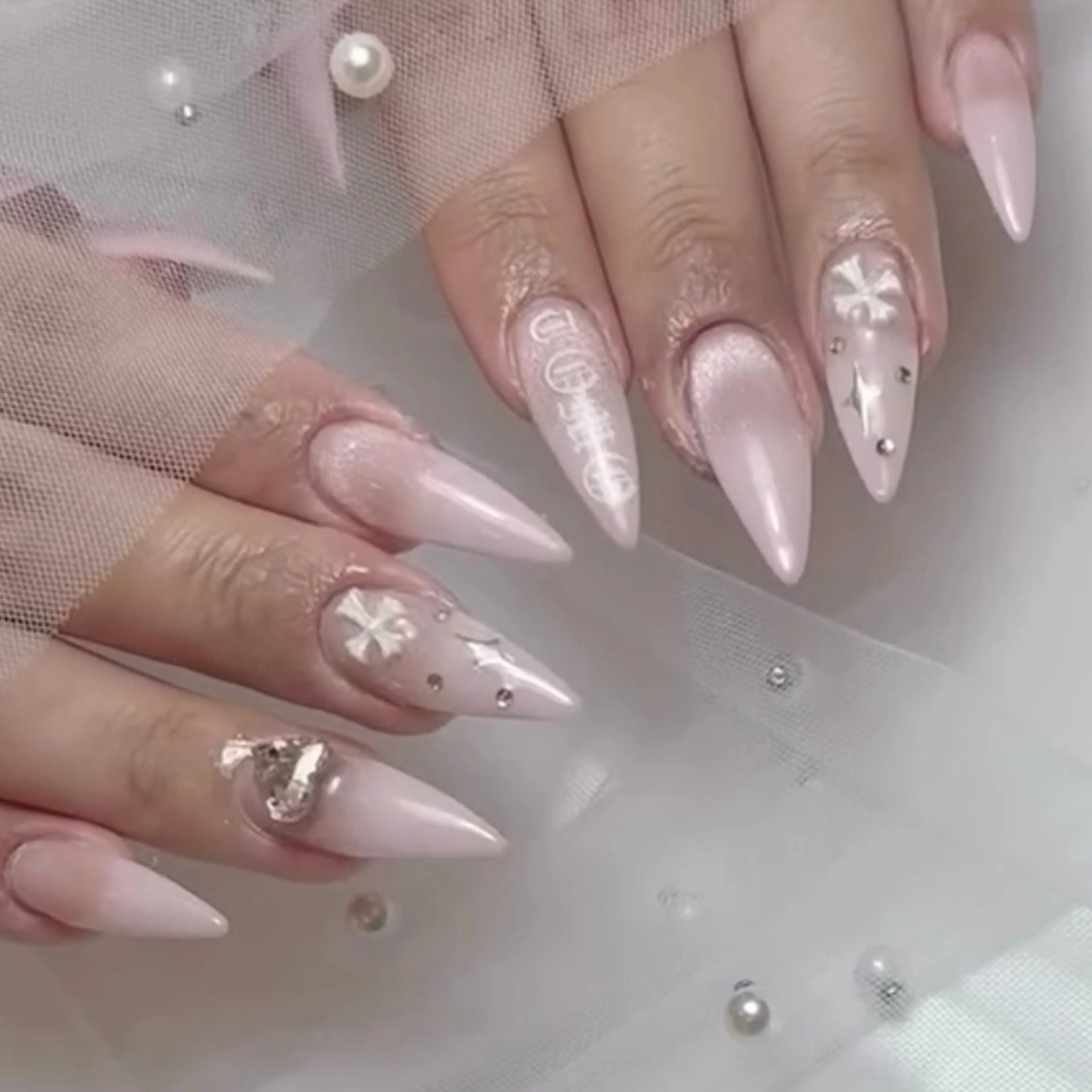 ネイル ハンドネイル うるつやネイル🫧 Amiのネイルデザイン